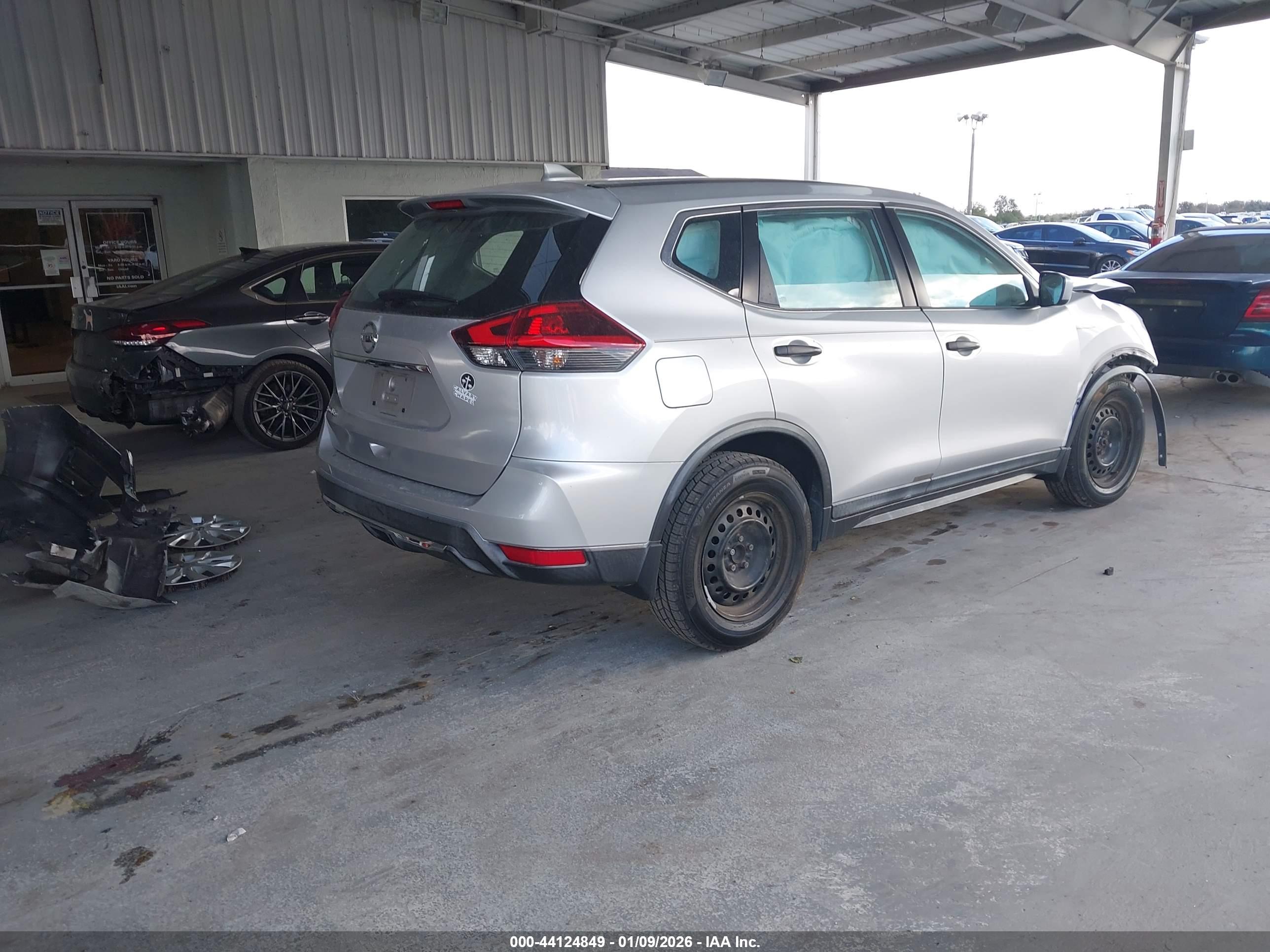 NISSAN ROGUE image 4