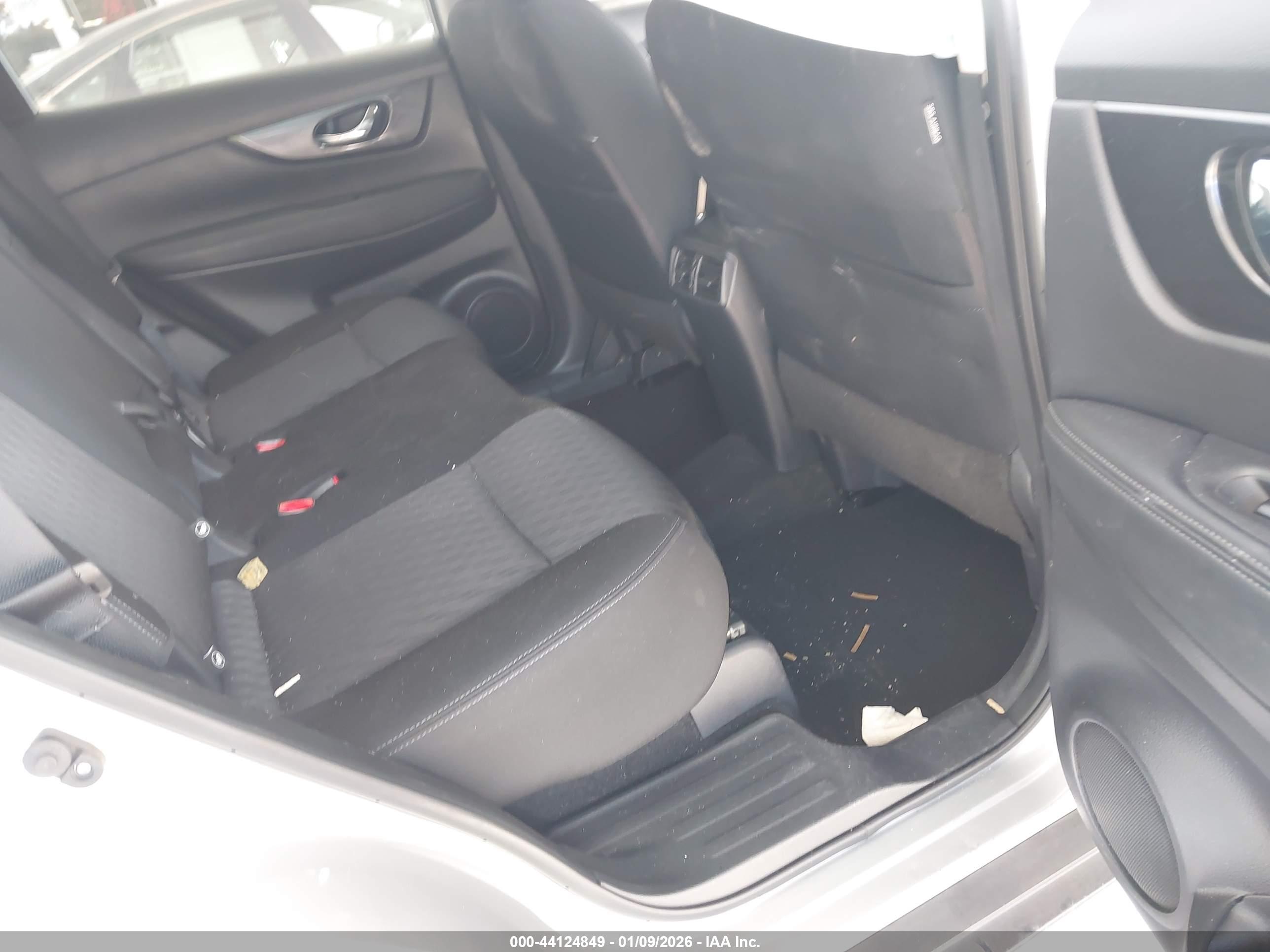 NISSAN ROGUE image 8
