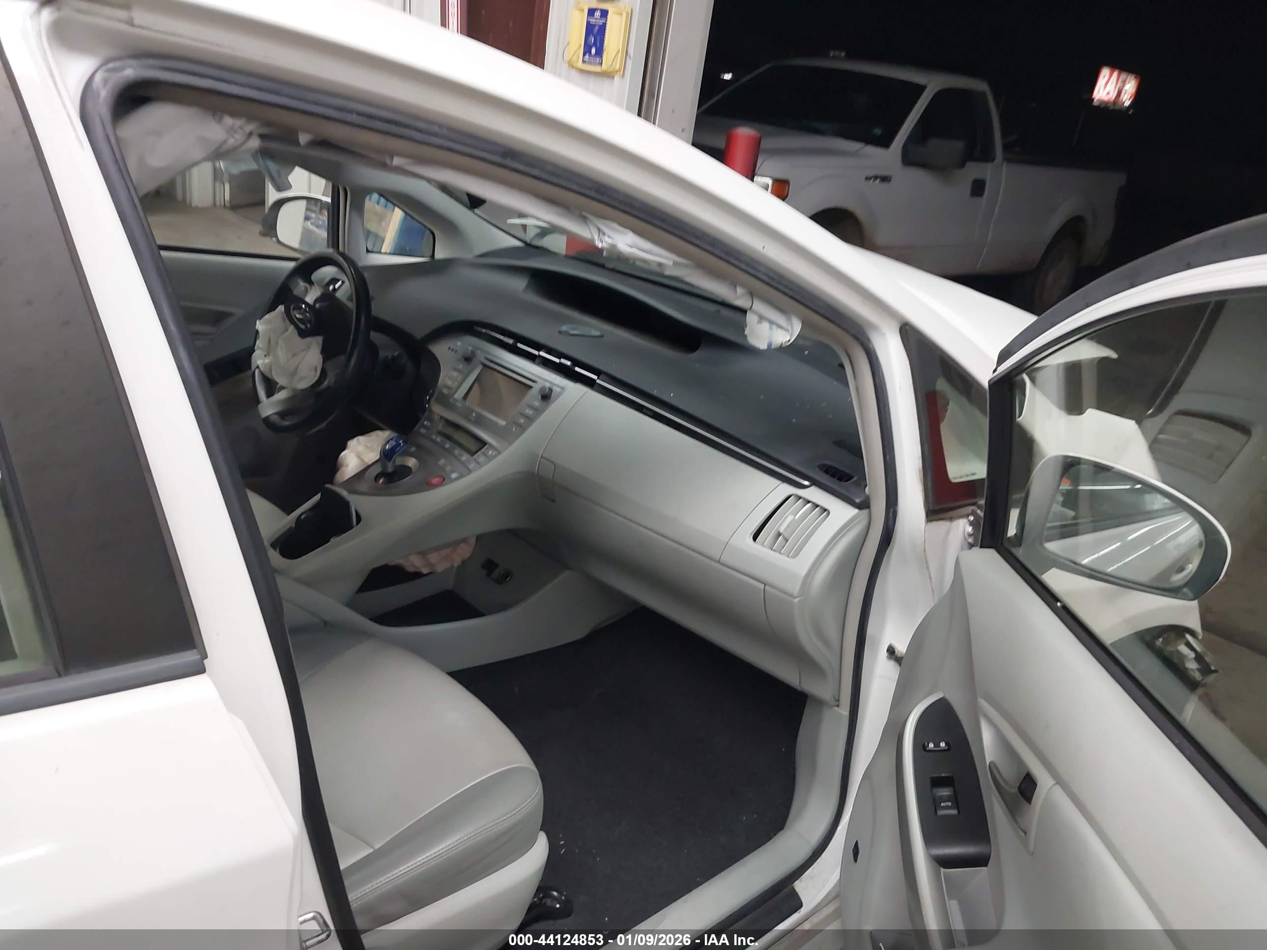 TOYOTA PRIUS image 5