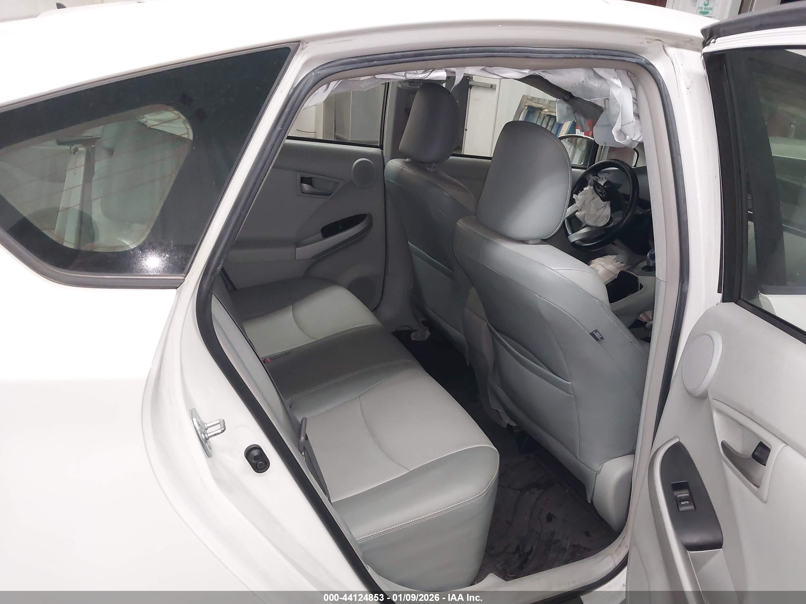TOYOTA PRIUS image 8