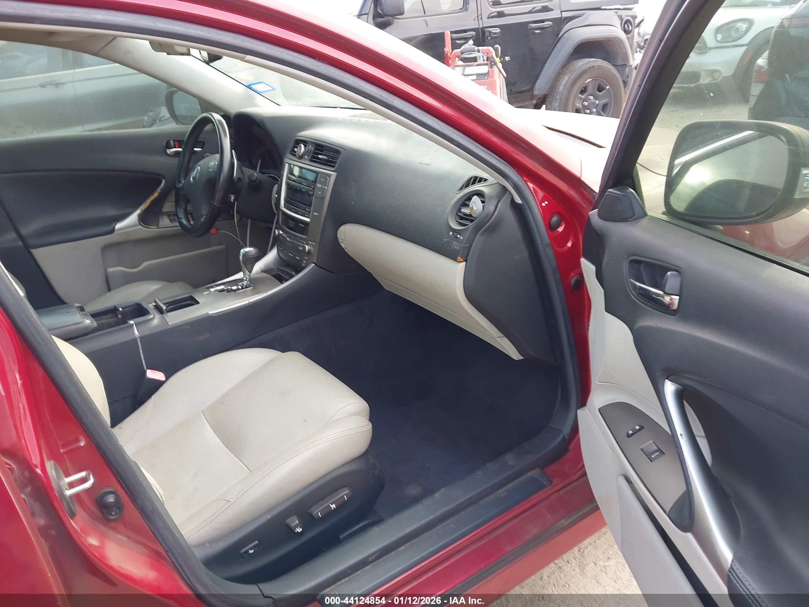 LEXUS IS image 5
