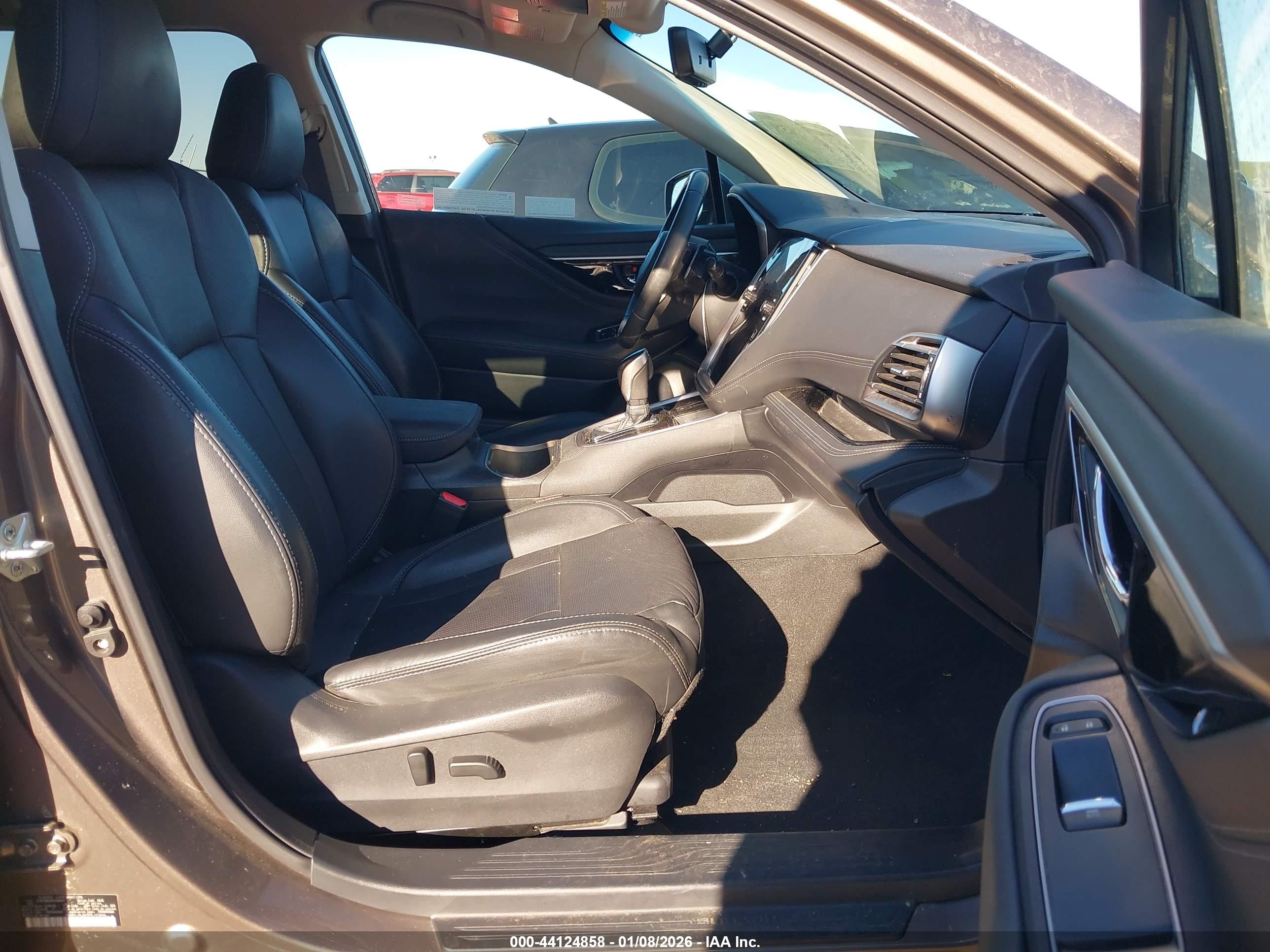 SUBARU OUTBACK image 5
