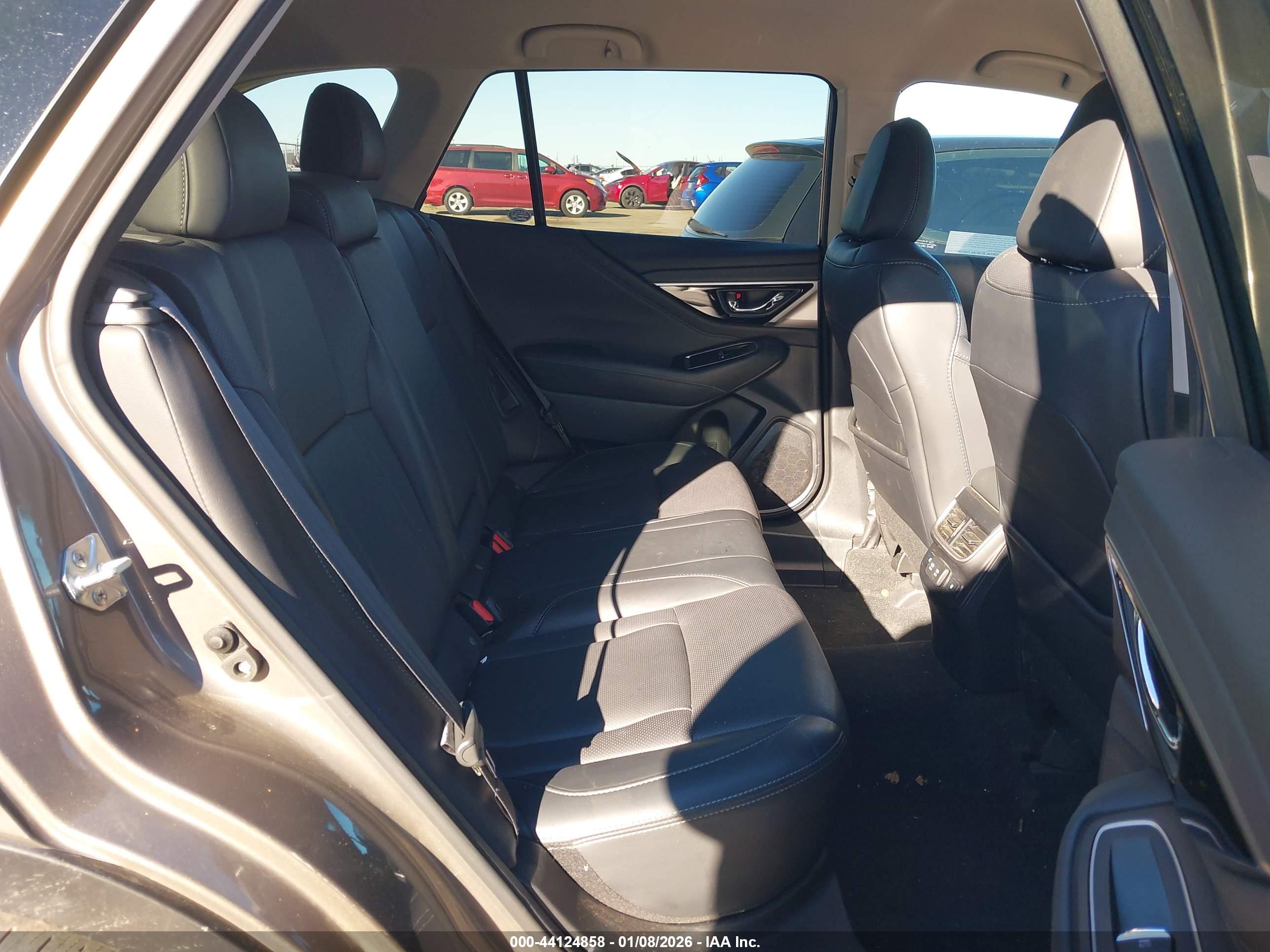 SUBARU OUTBACK image 8