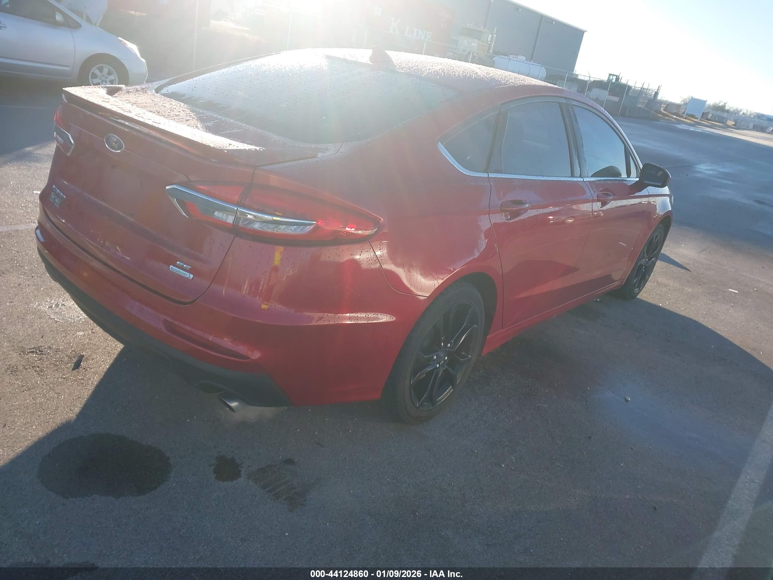 FORD FUSION image 4