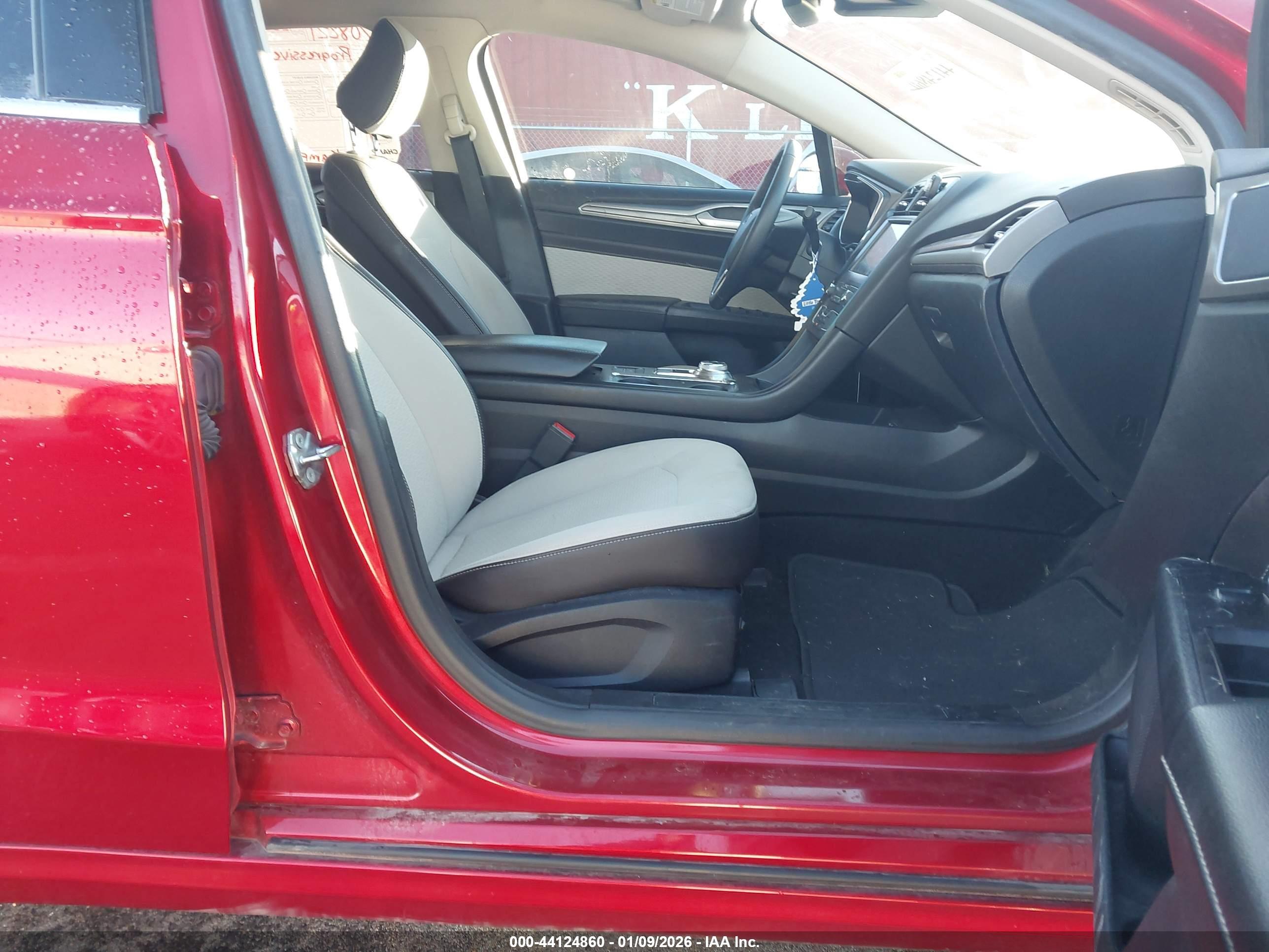 FORD FUSION image 5