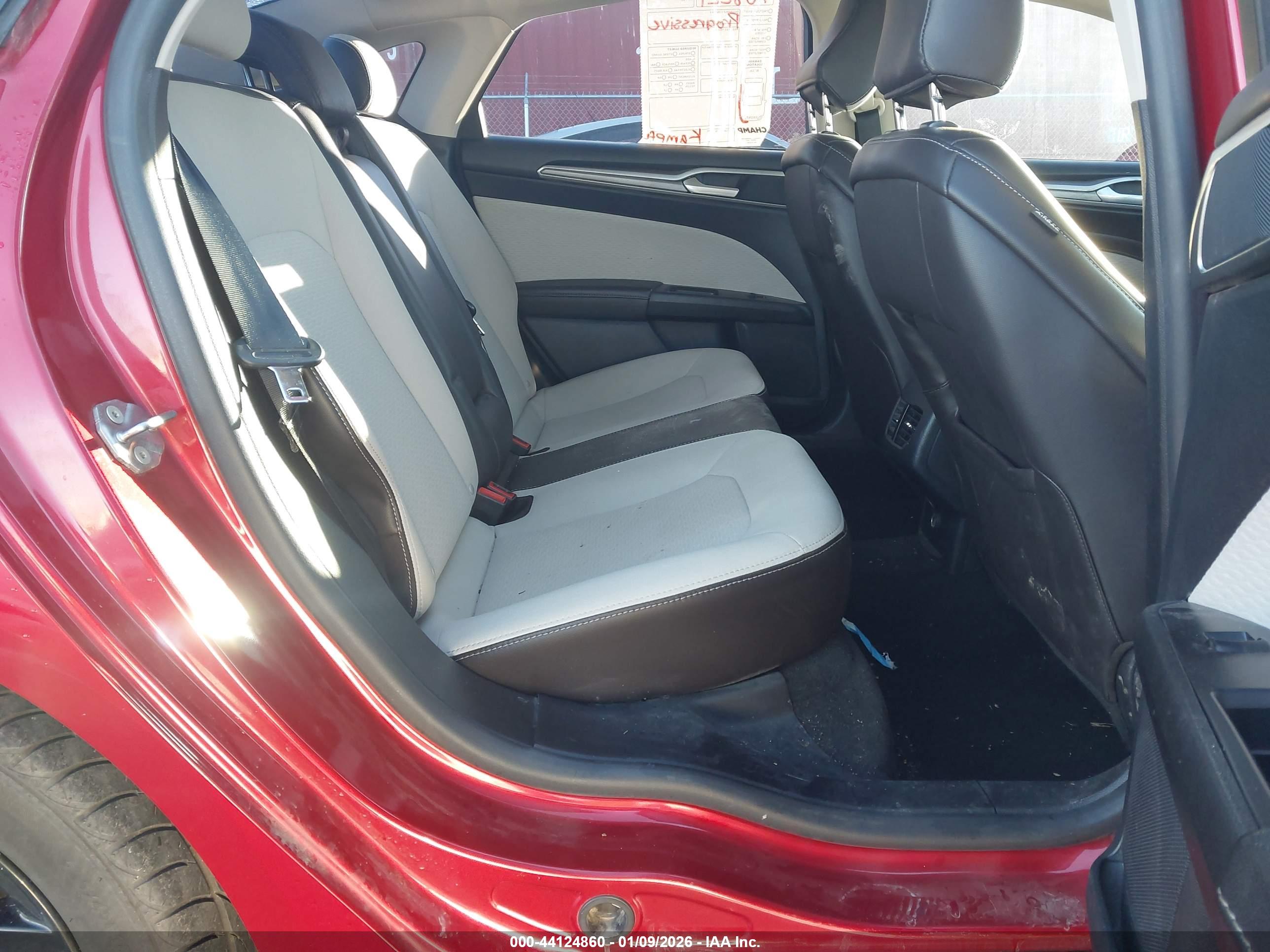 FORD FUSION image 8