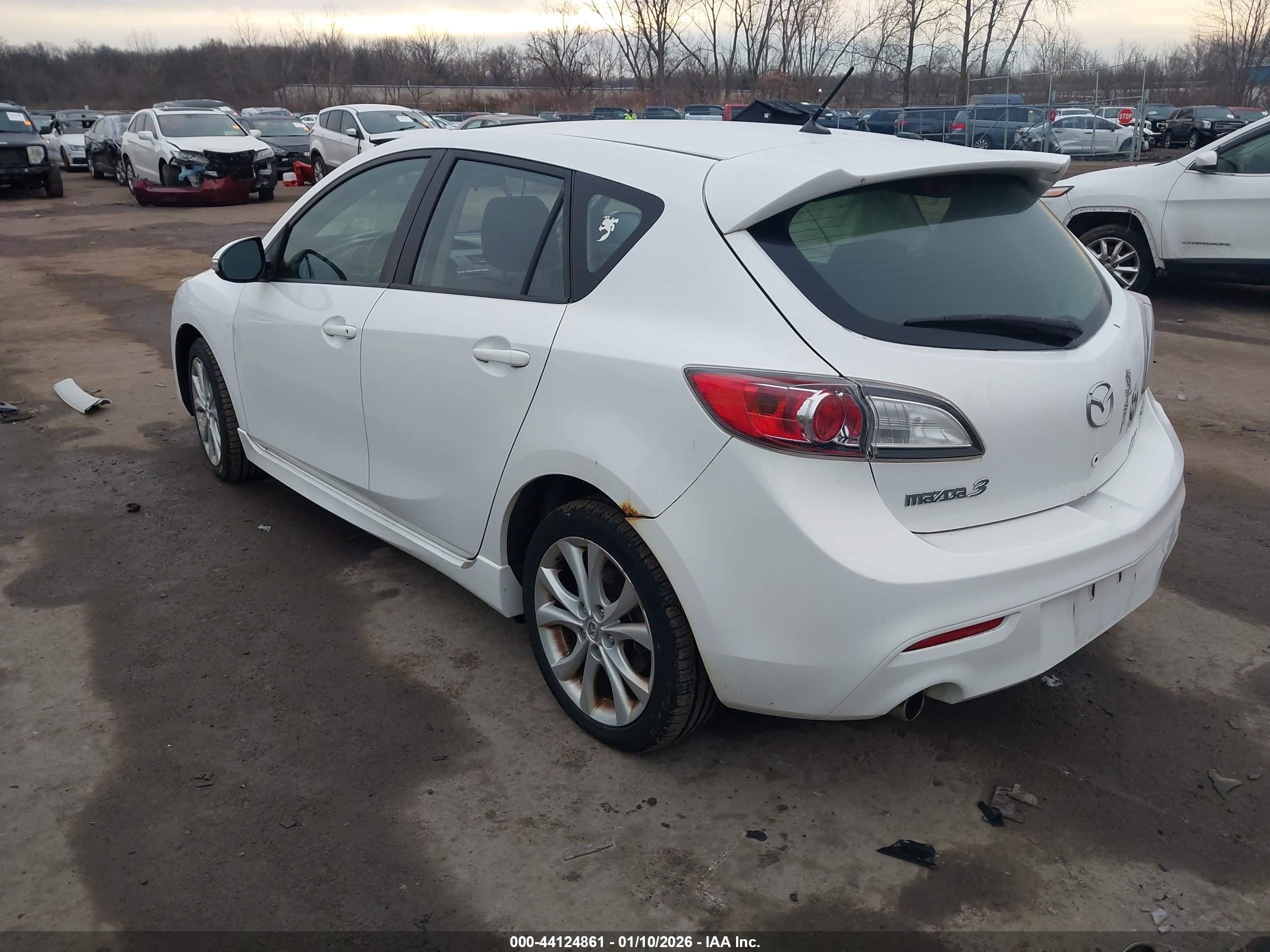 MAZDA MAZDA3 image 3