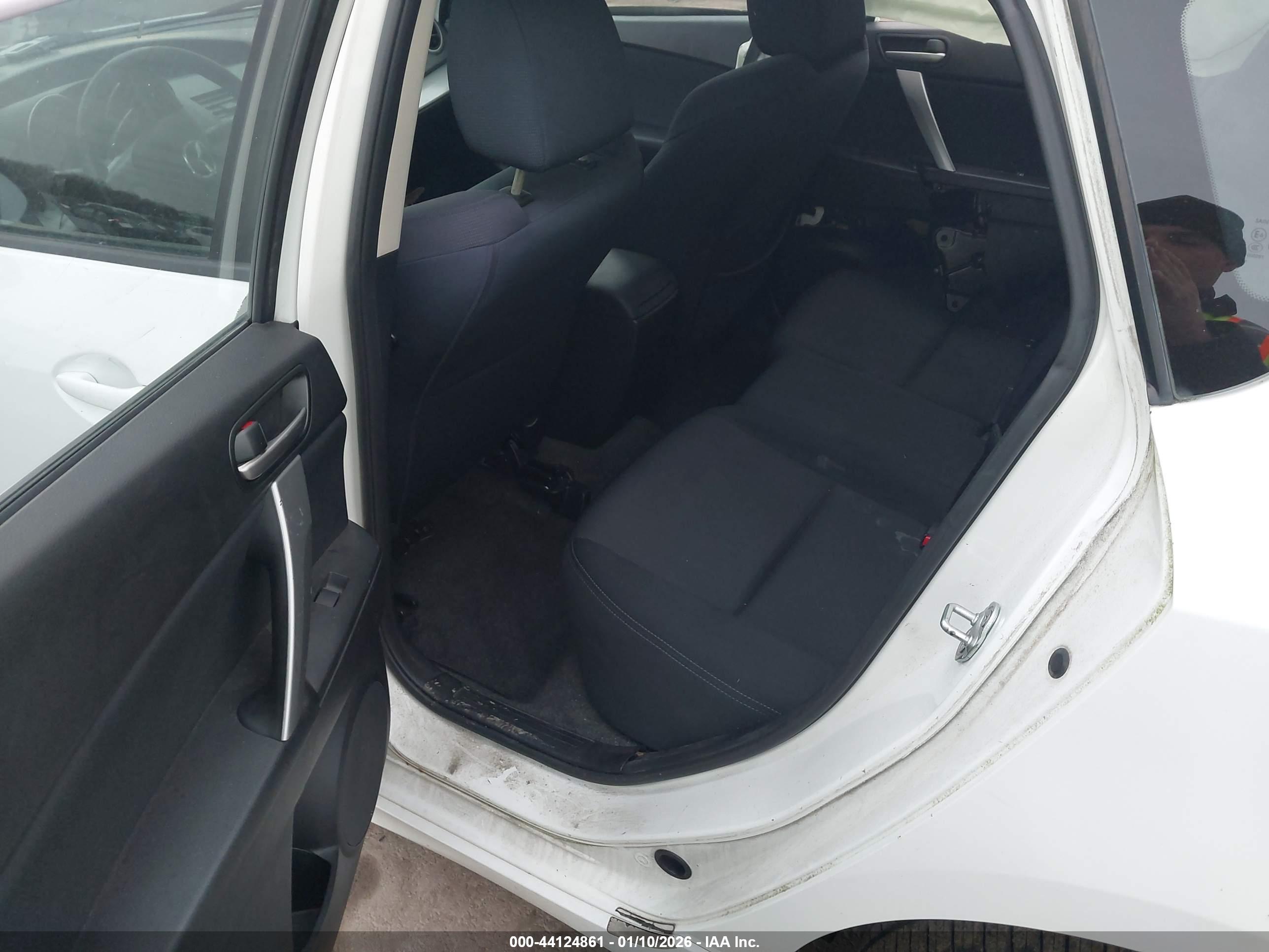 MAZDA MAZDA3 image 8
