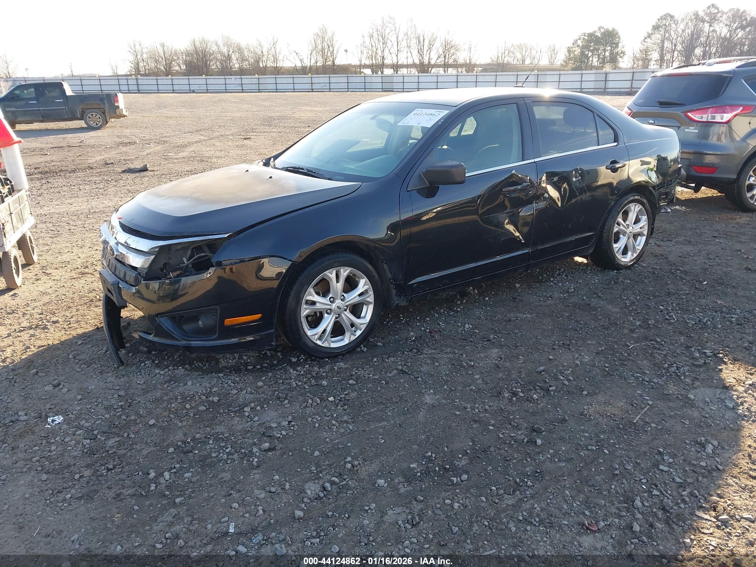 FORD FUSION image 2