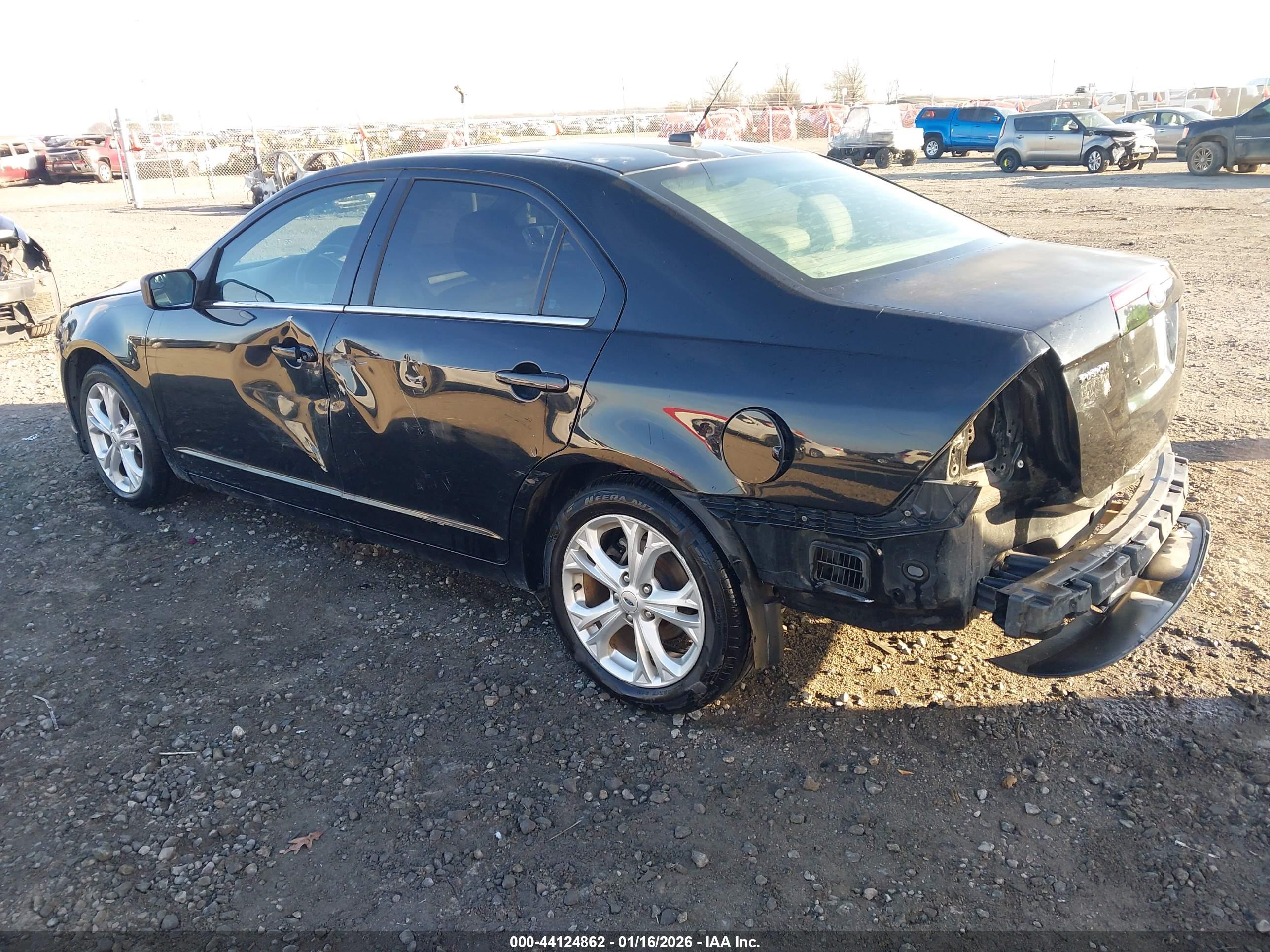 FORD FUSION image 3