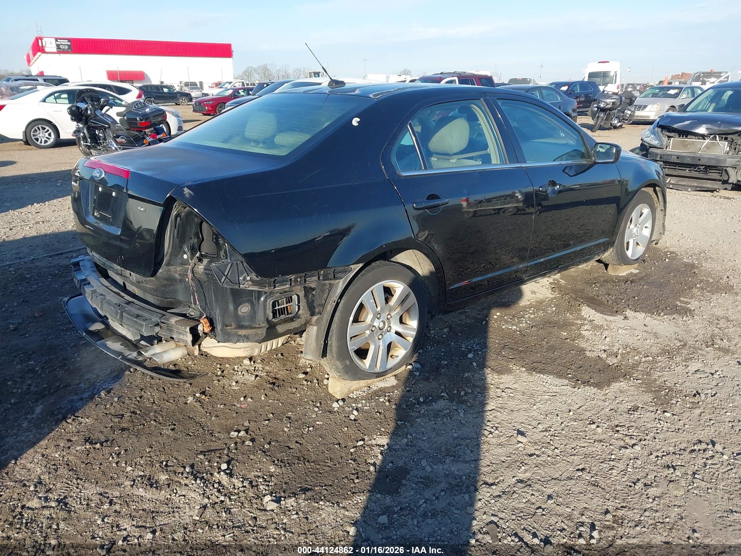 FORD FUSION image 4