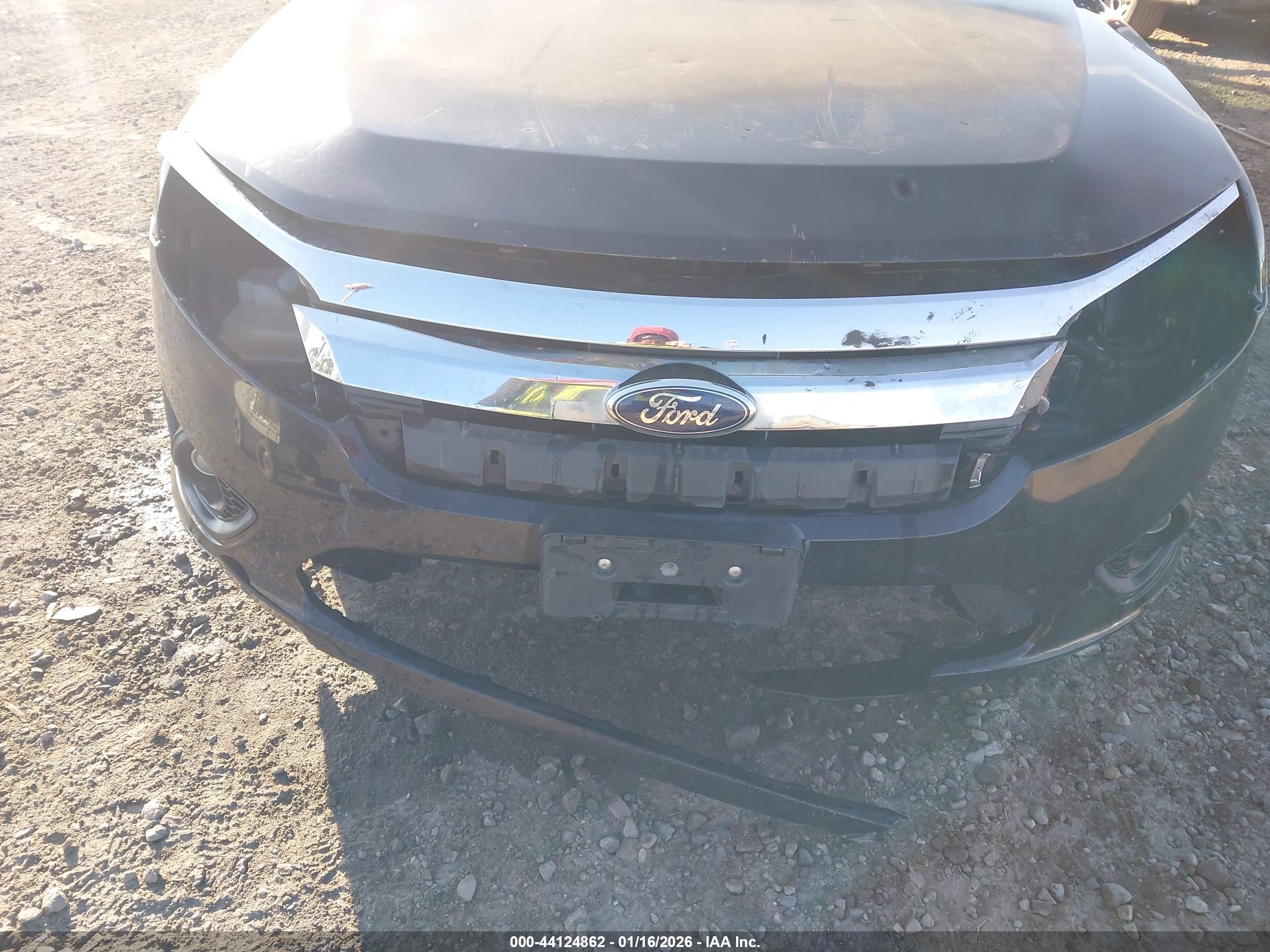 FORD FUSION image 6