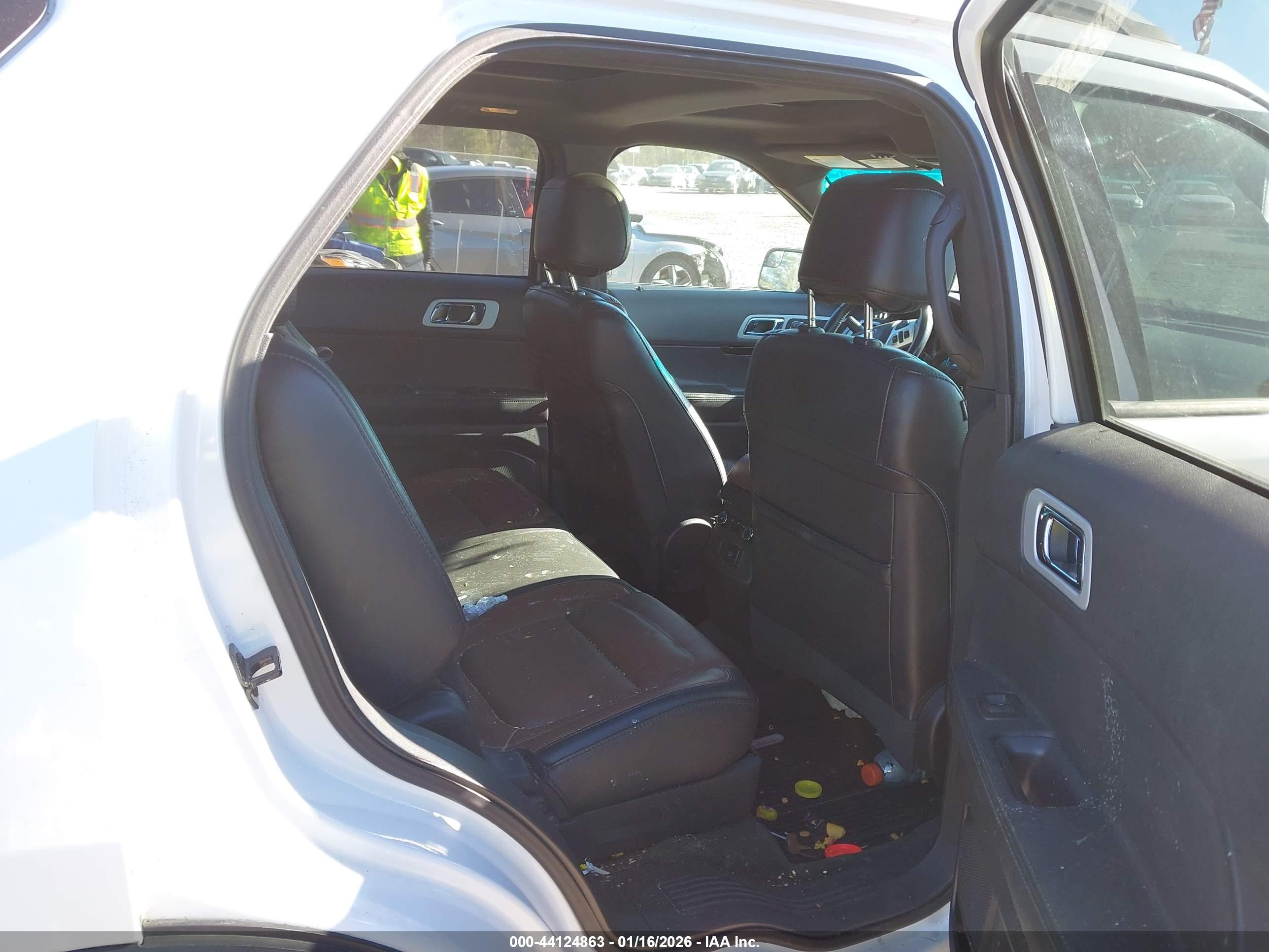 FORD EXPLORER image 8