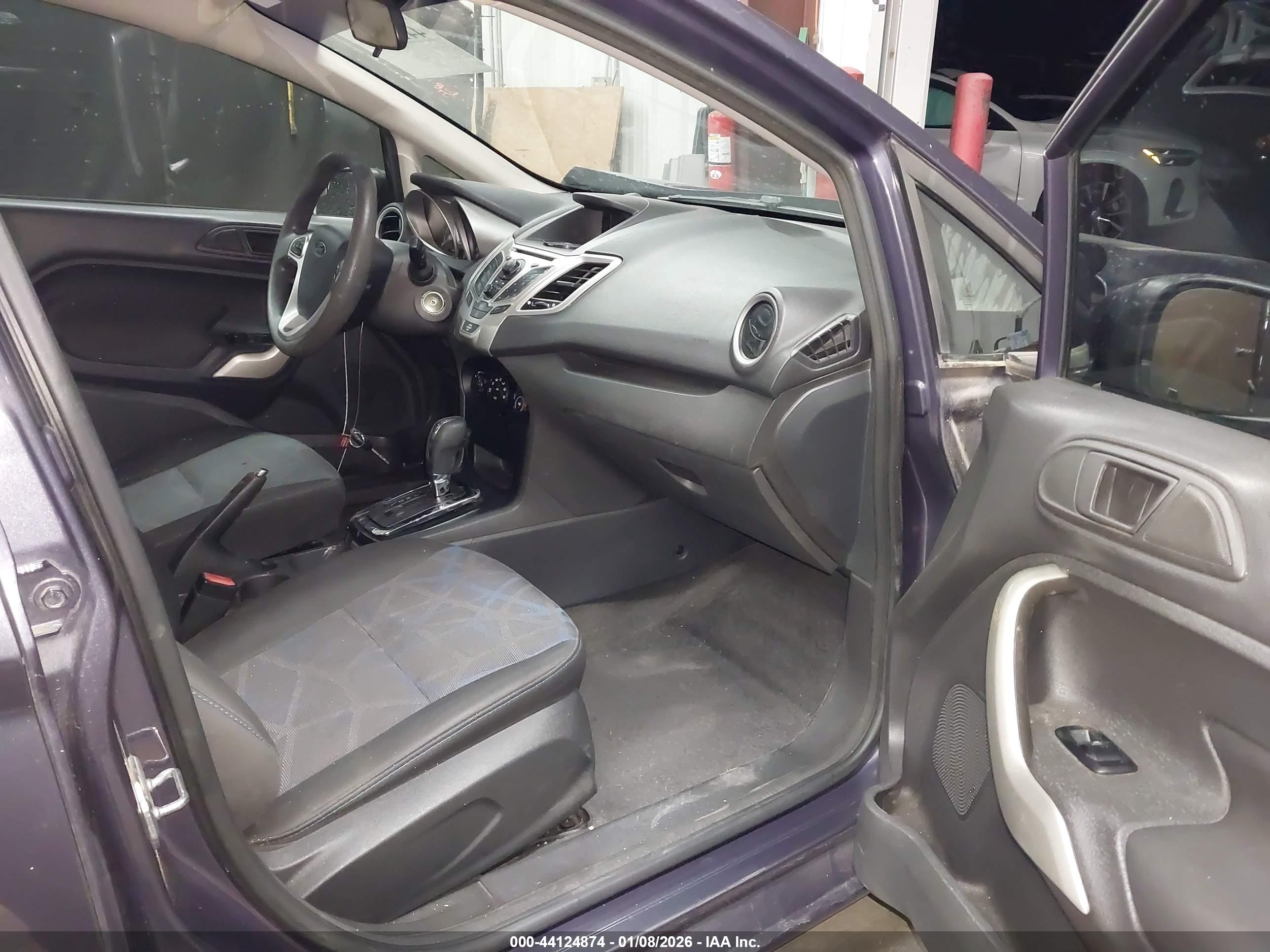 FORD FIESTA image 5
