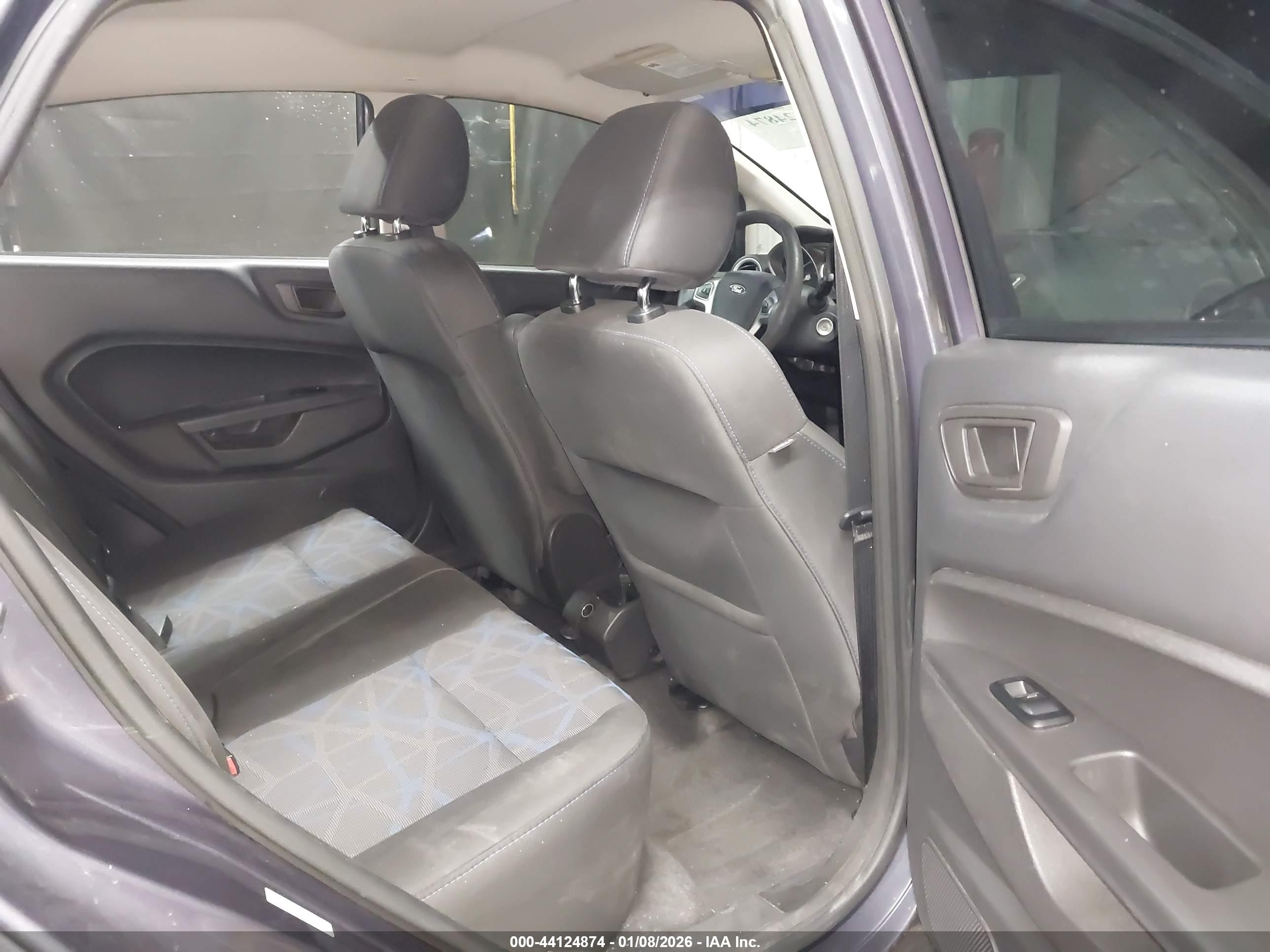 FORD FIESTA image 8