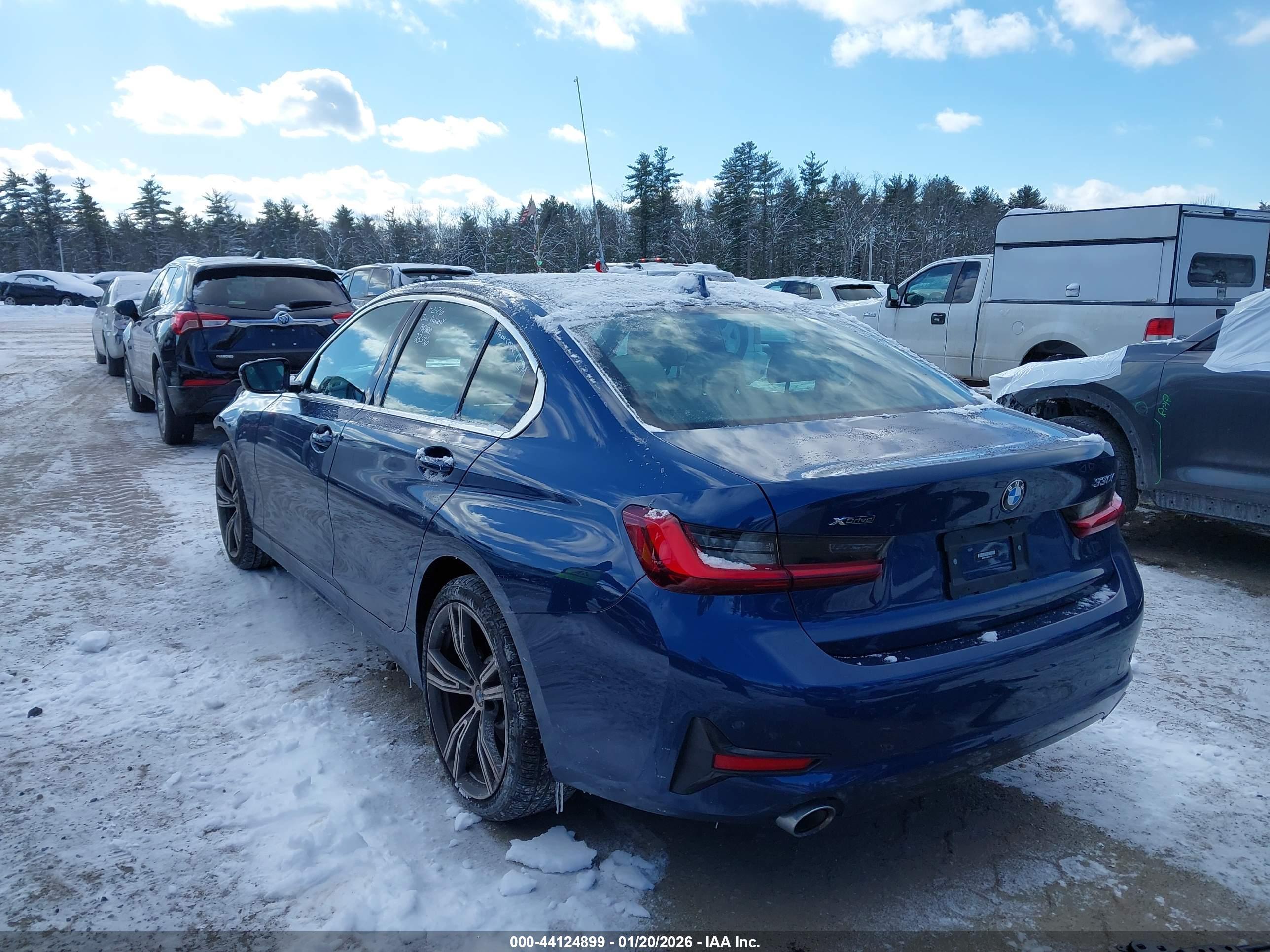 BMW 330I image 3