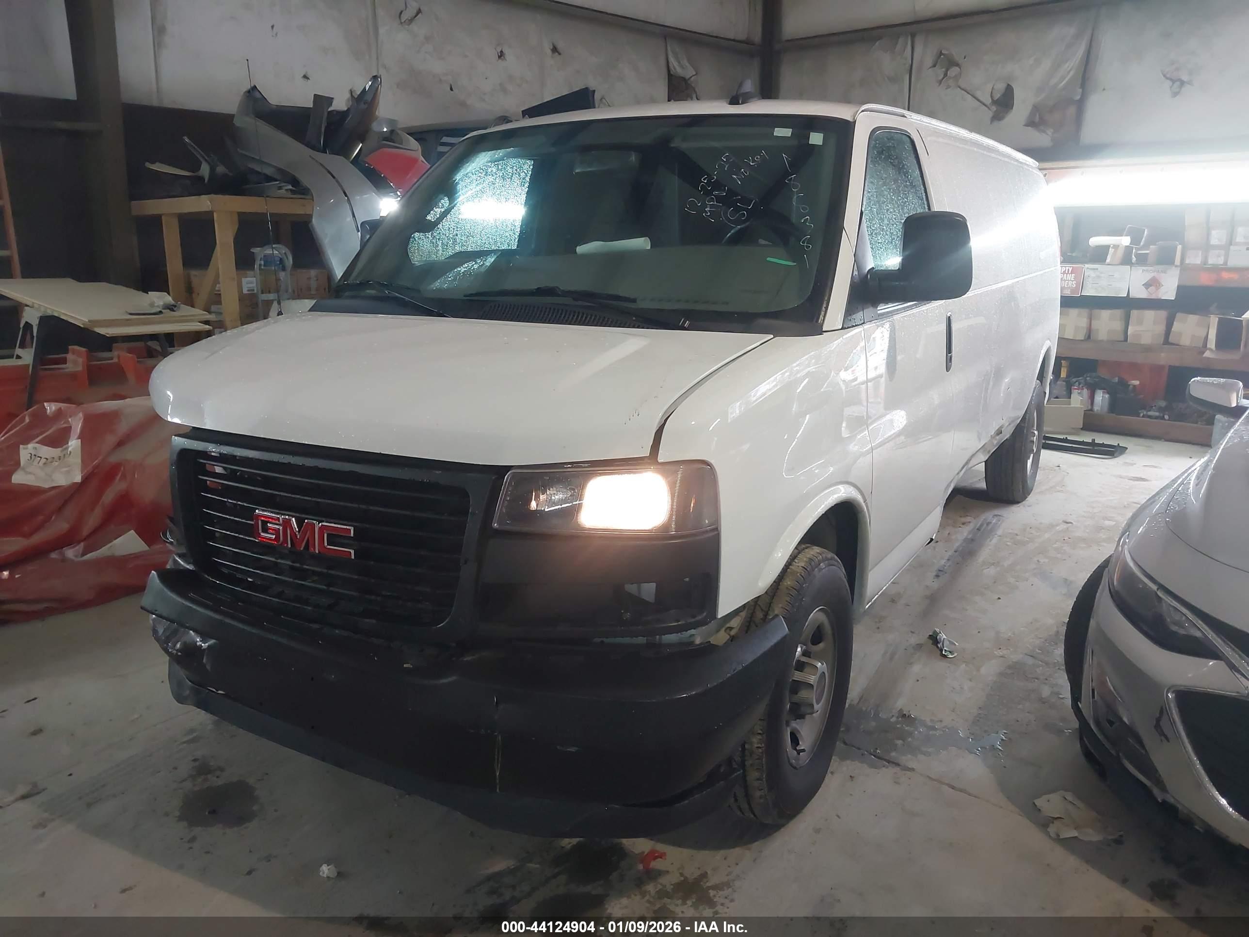 GMC SAVANA image 2