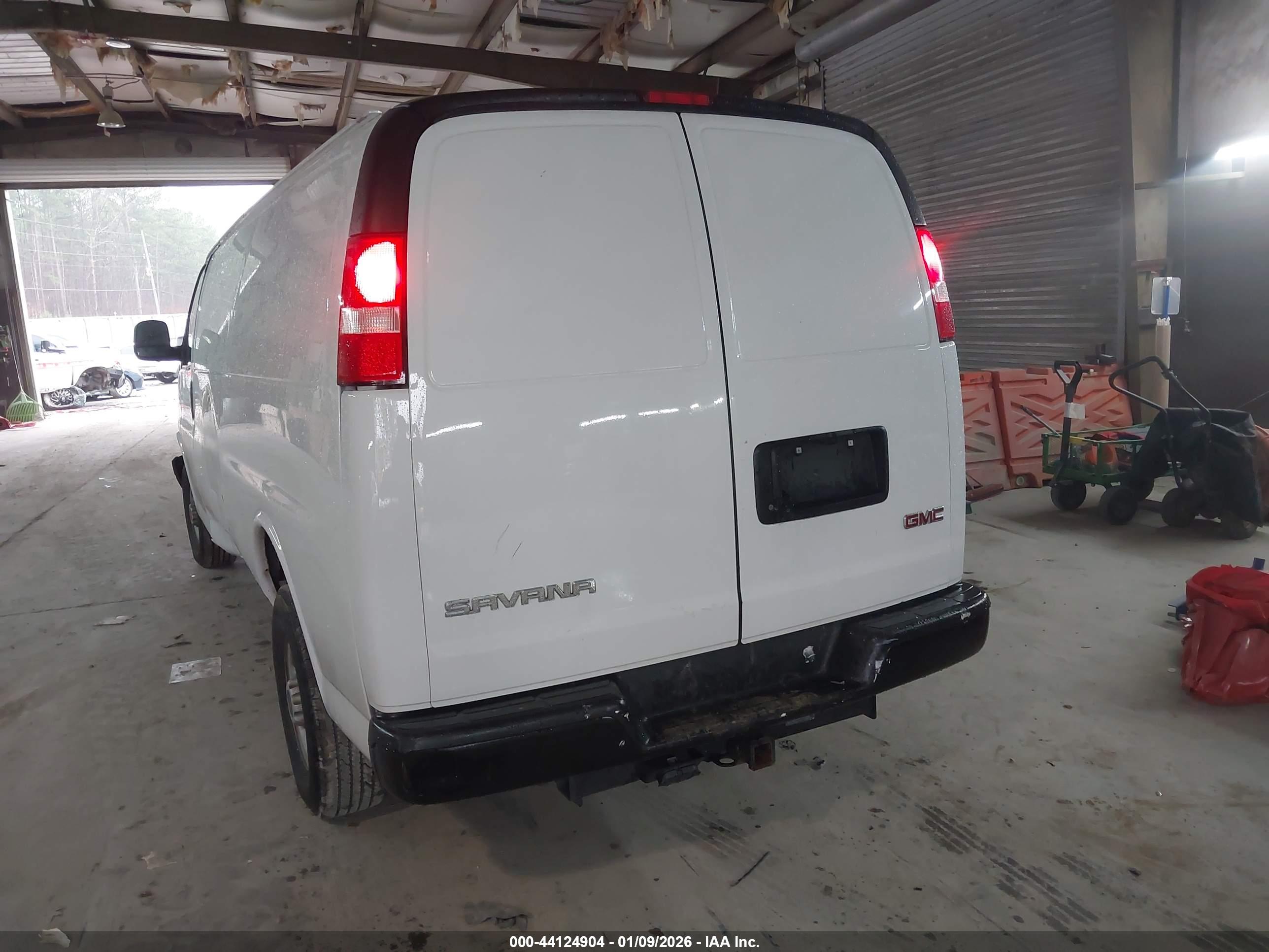 GMC SAVANA image 3