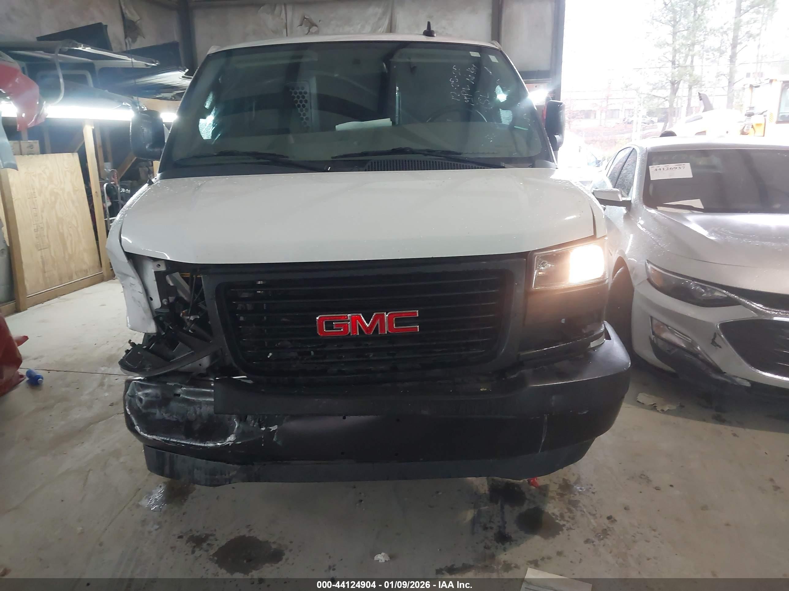 GMC SAVANA image 6