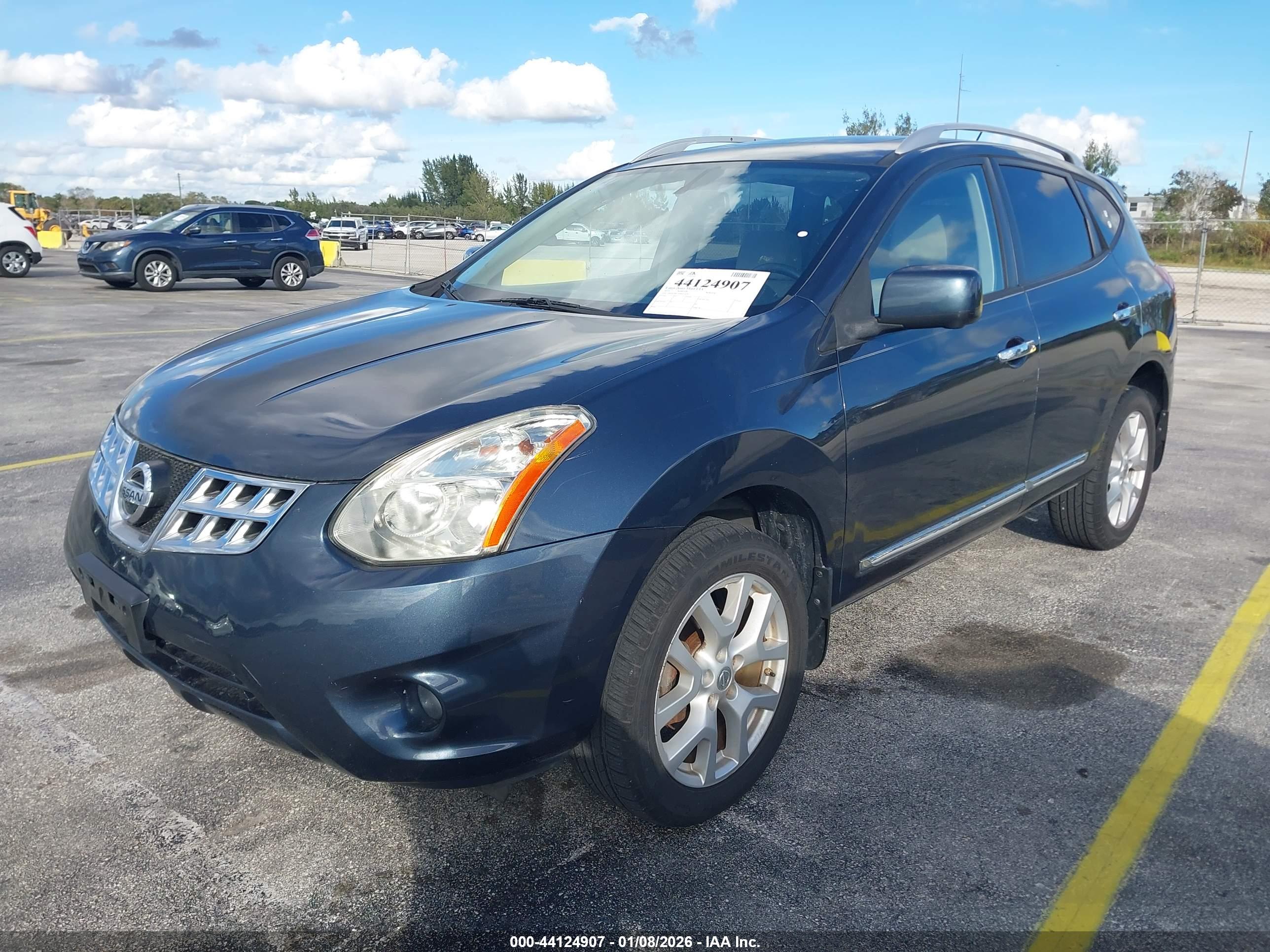 NISSAN ROGUE image 2