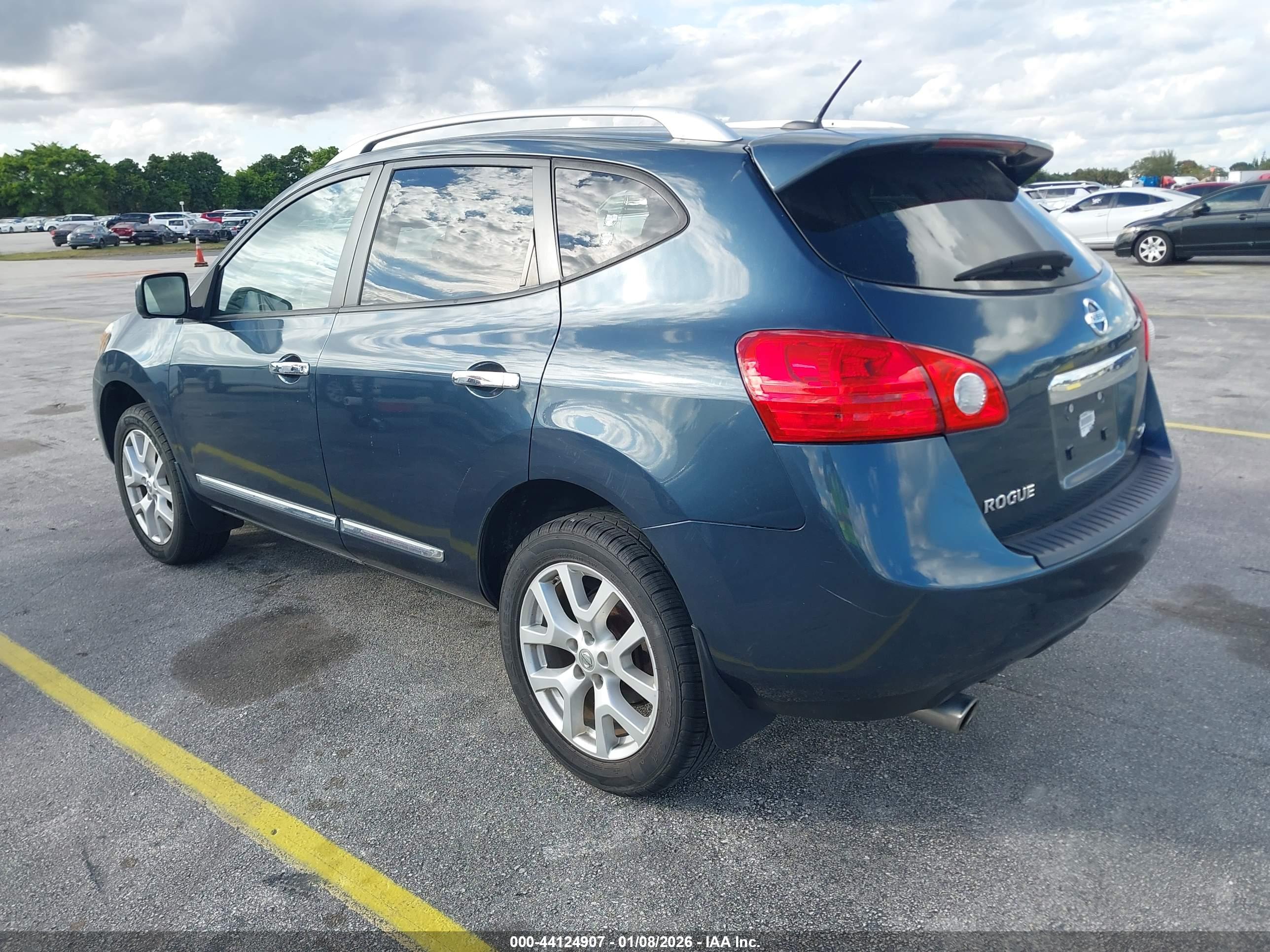 NISSAN ROGUE image 3