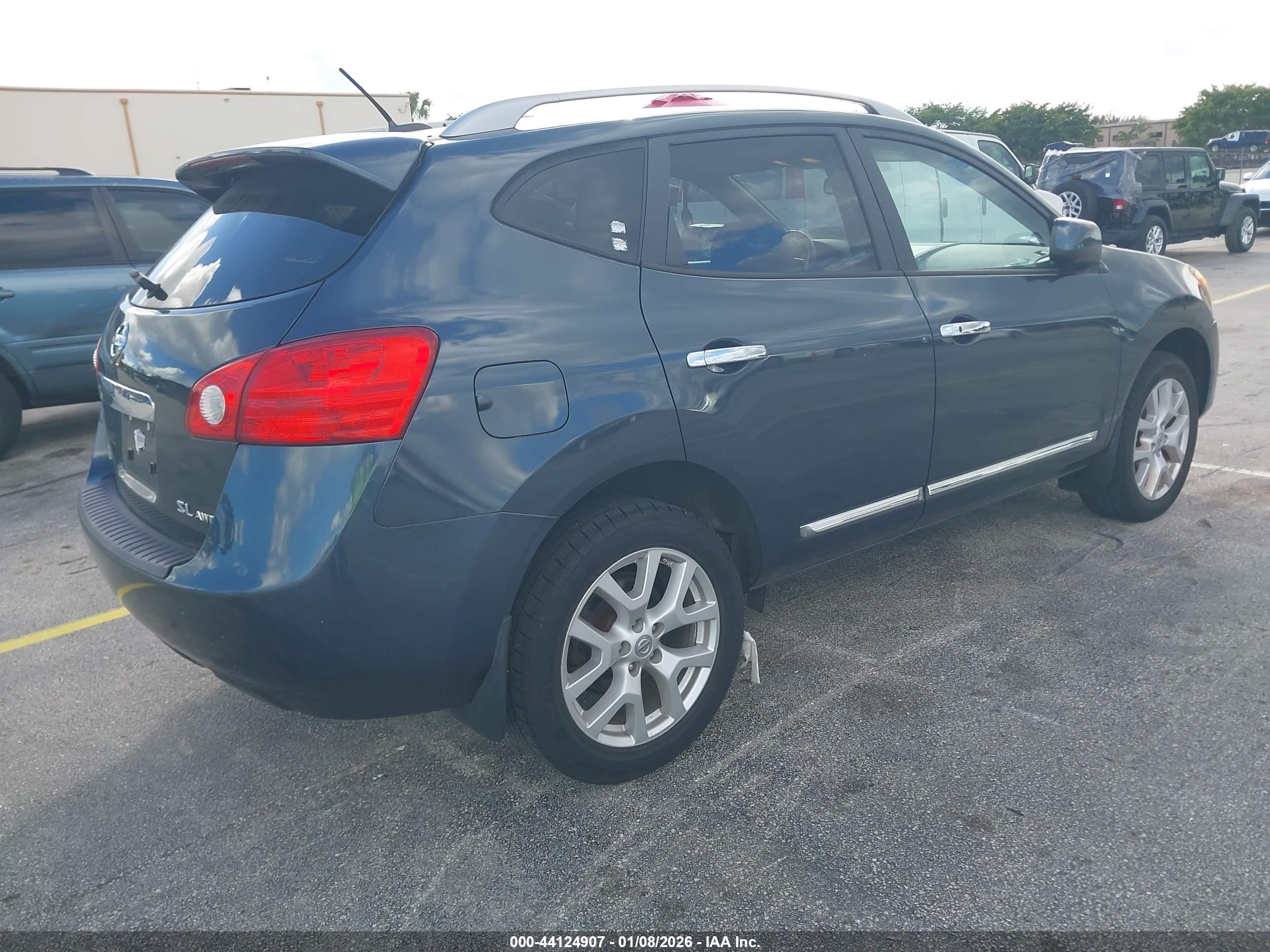 NISSAN ROGUE image 4