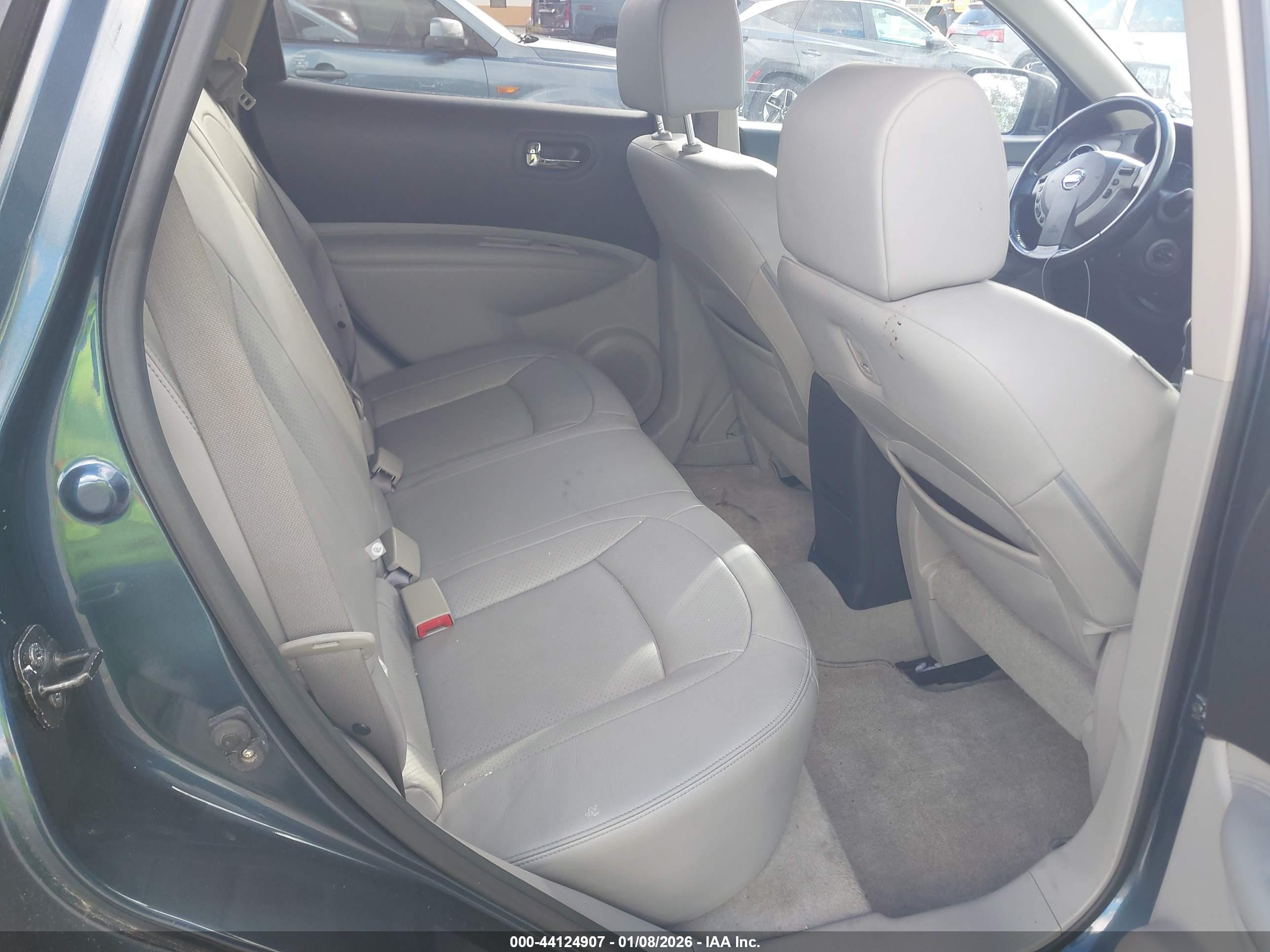 NISSAN ROGUE image 8