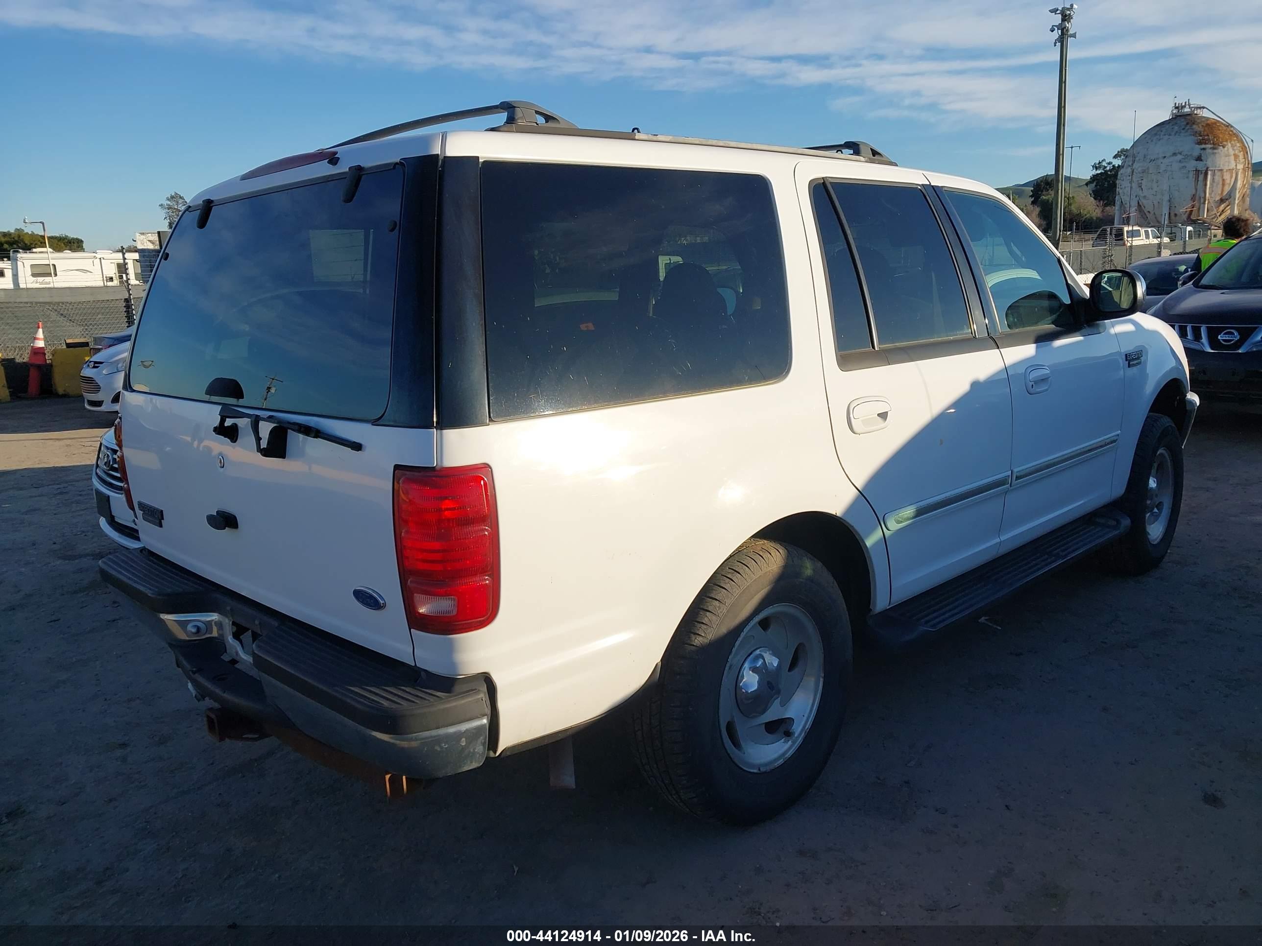 FORD EXPEDITION image 4