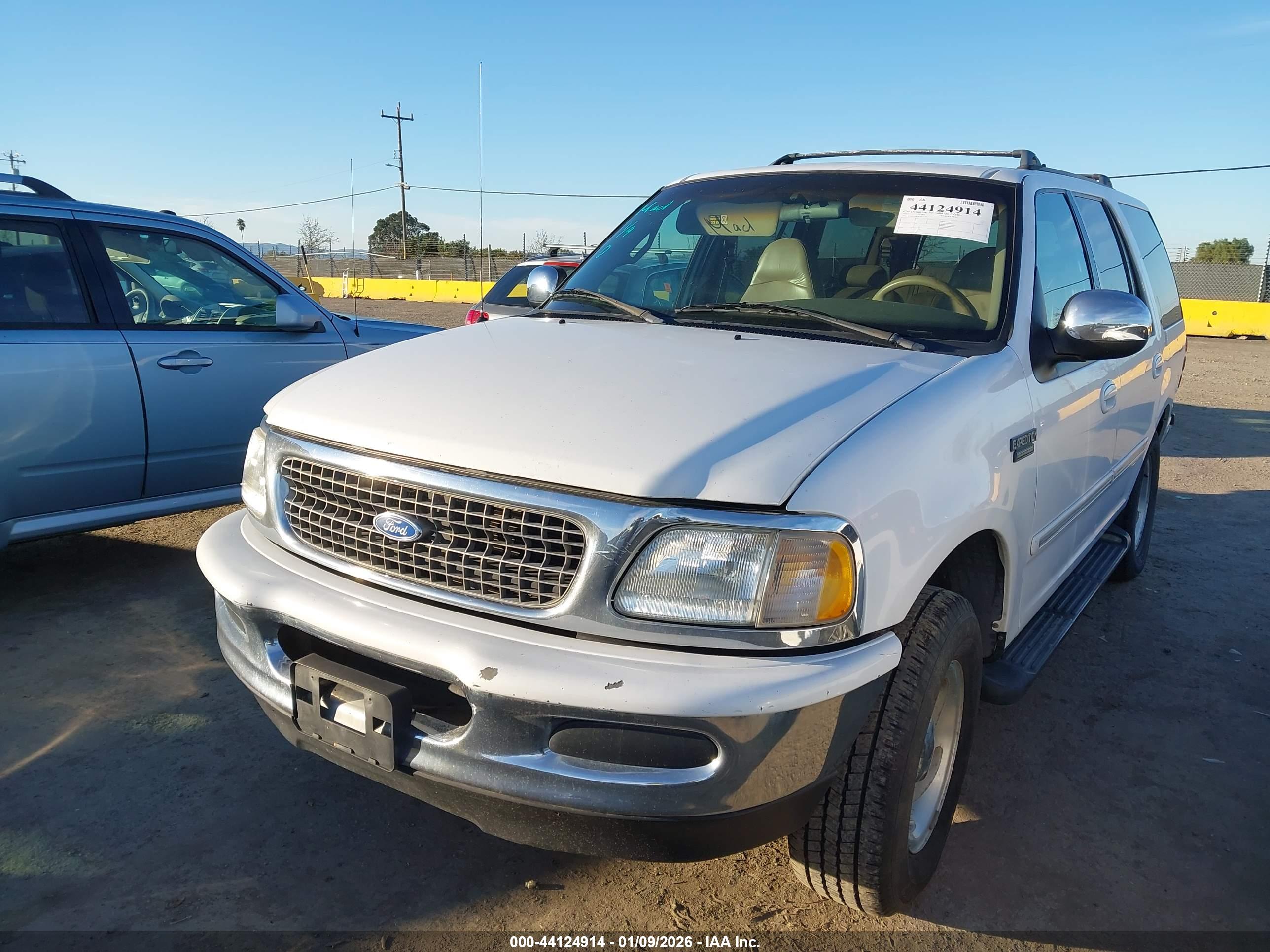 FORD EXPEDITION image 6