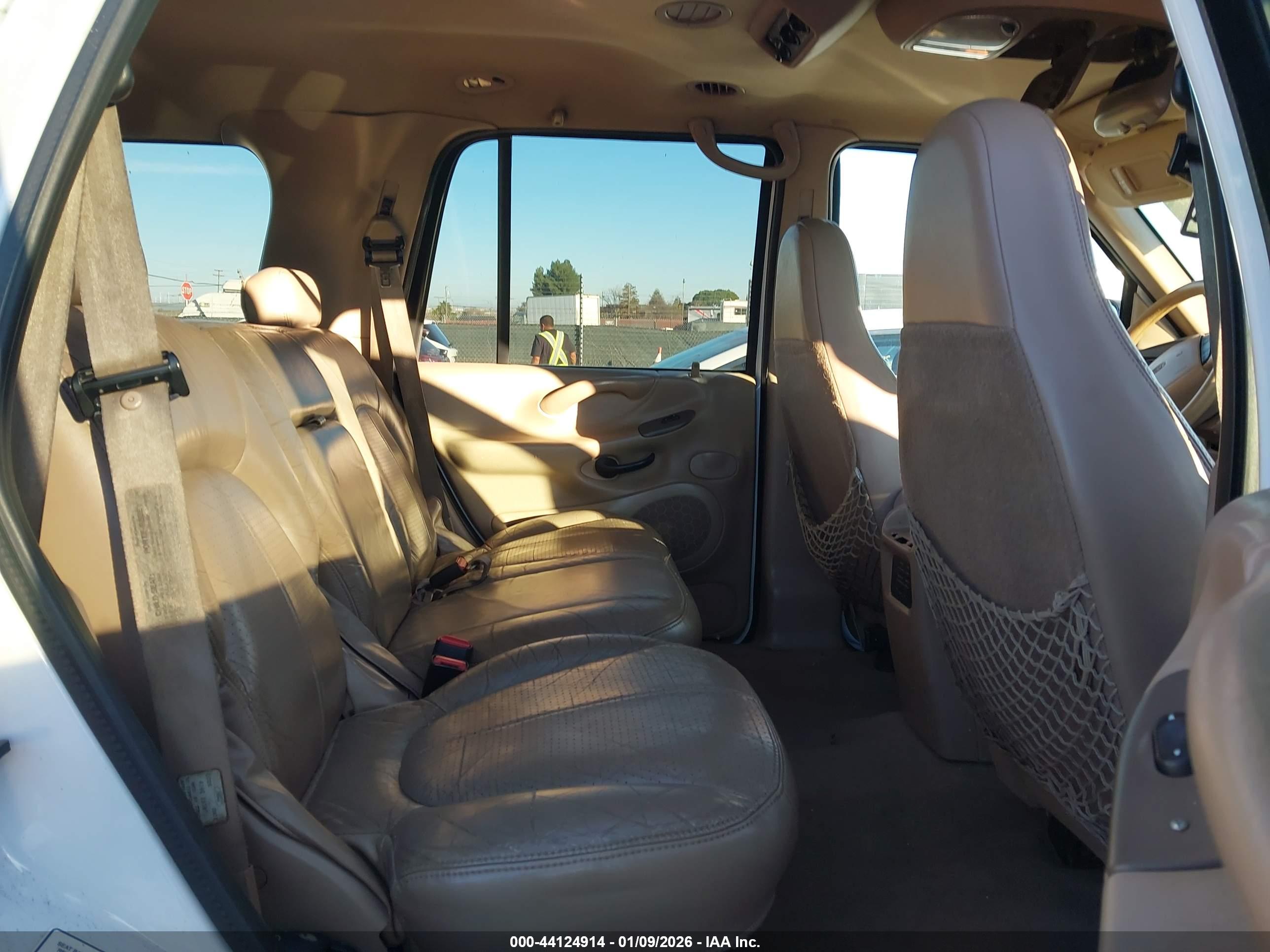 FORD EXPEDITION image 8