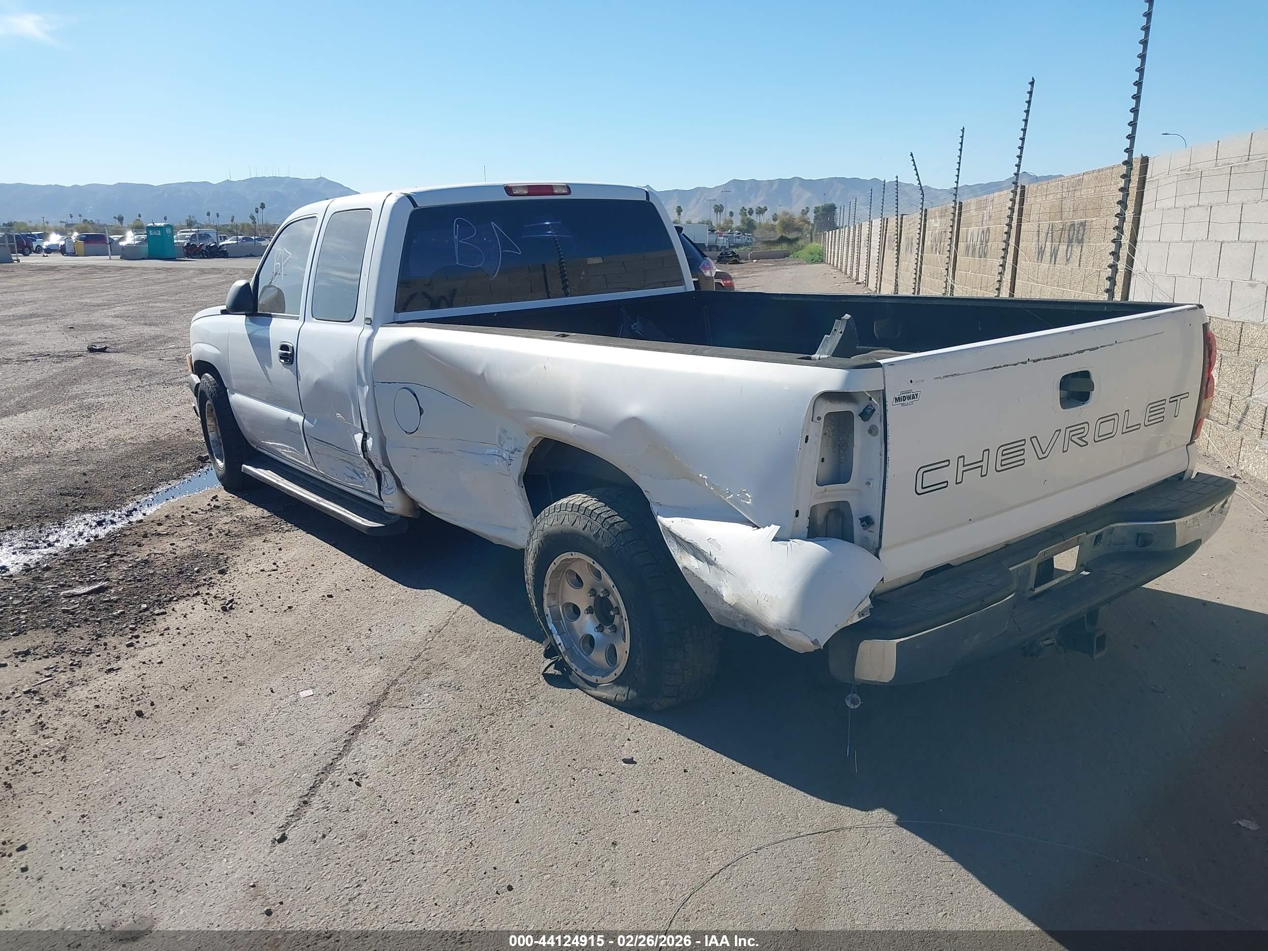 CHEVROLET SILVERADO image 3