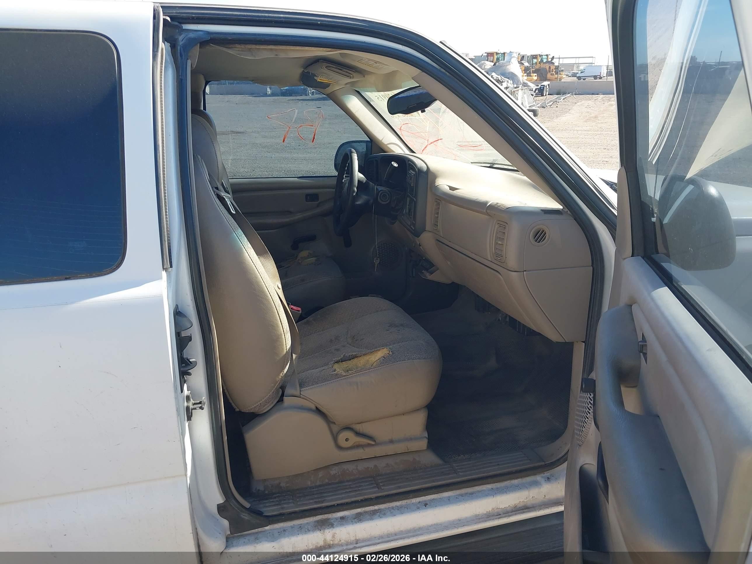 CHEVROLET SILVERADO image 5