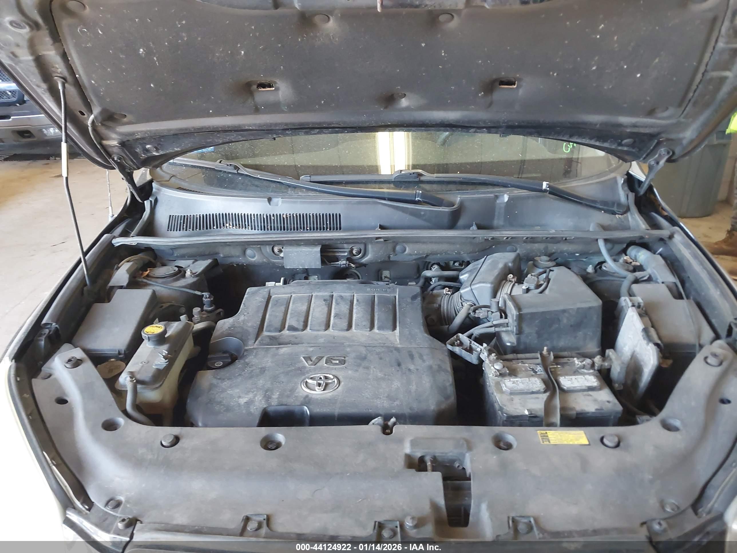 TOYOTA RAV4 image 10
