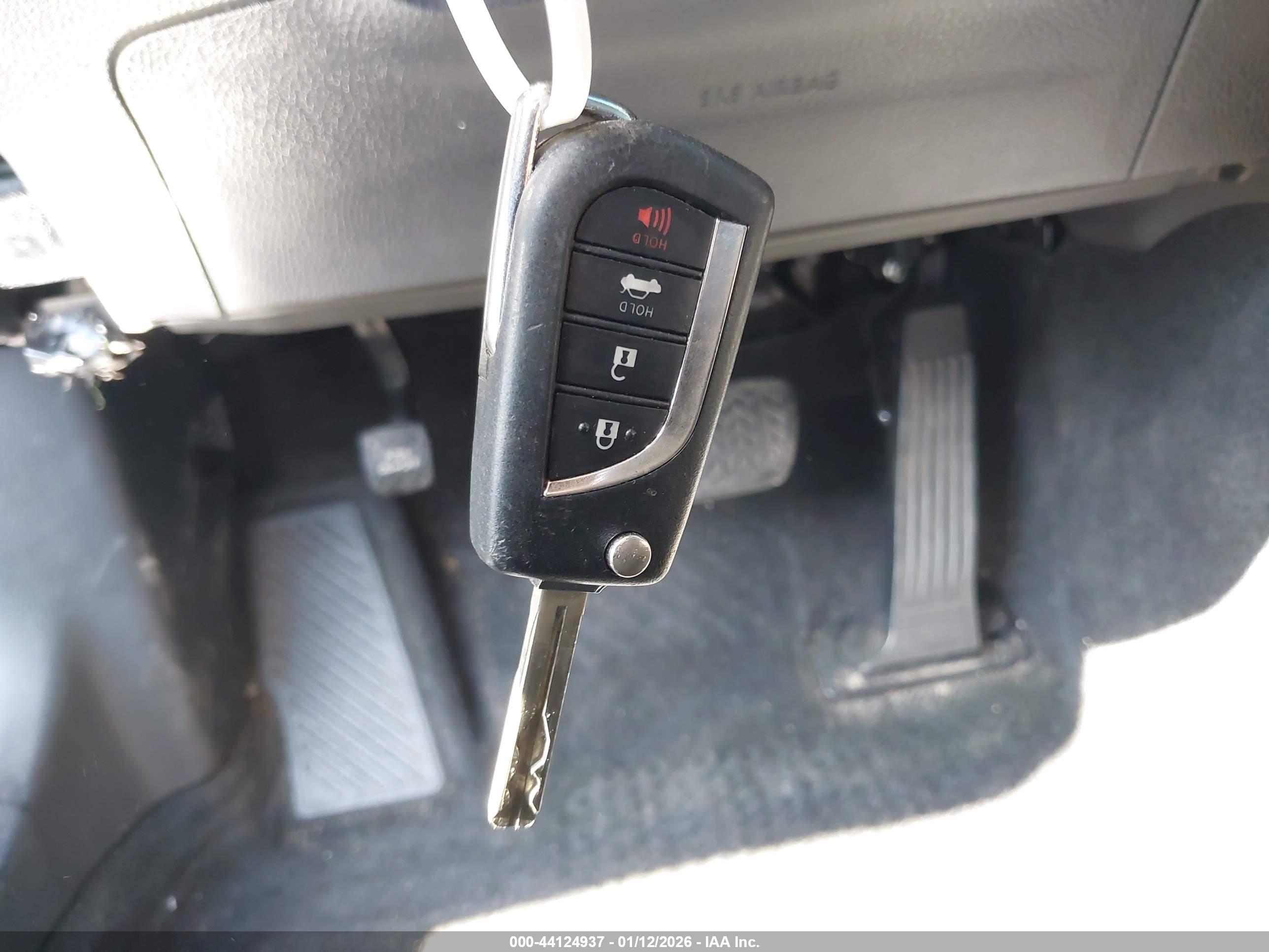 TOYOTA CAMRY image 11