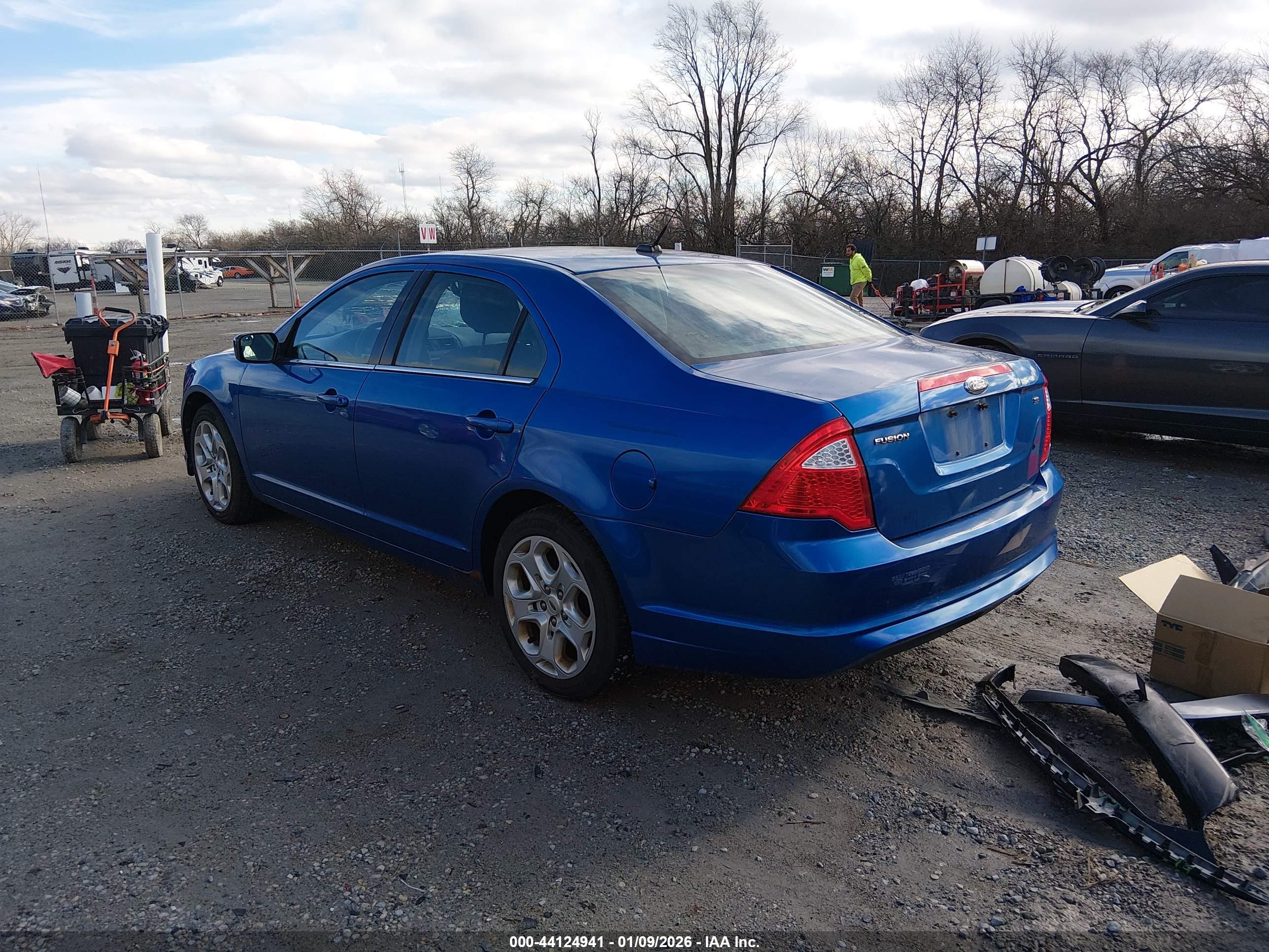 FORD FUSION image 3