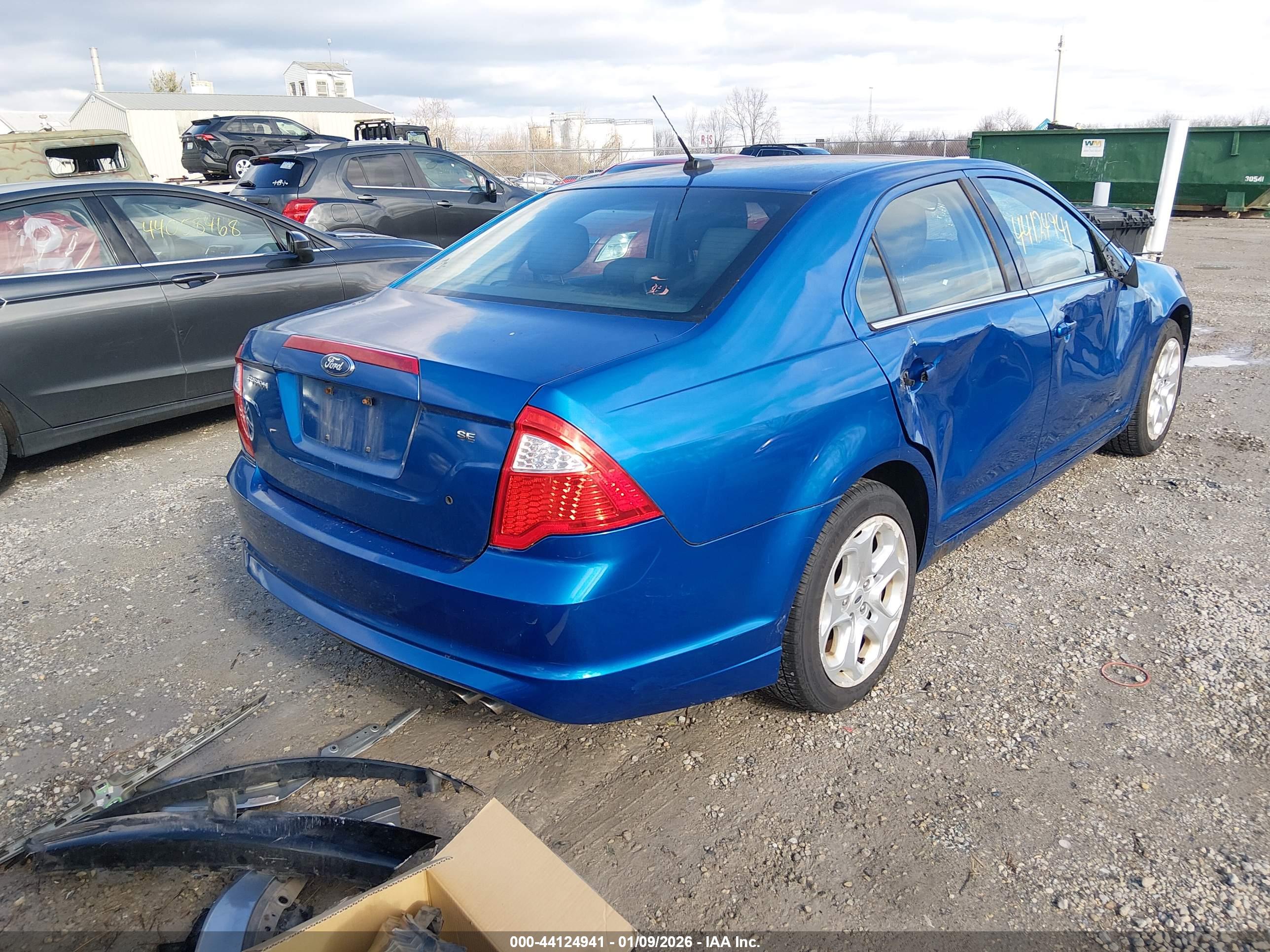 FORD FUSION image 4