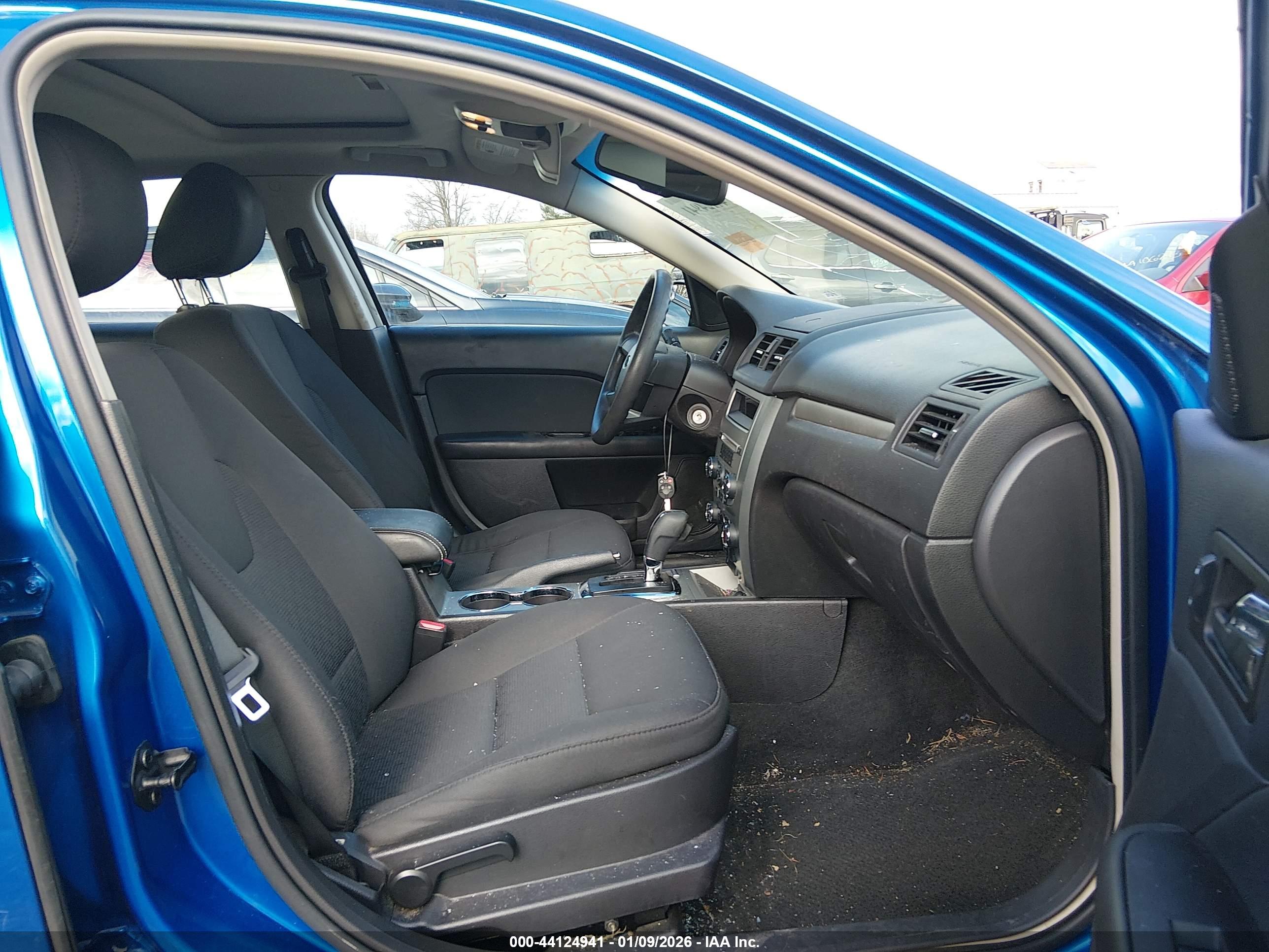 FORD FUSION image 5