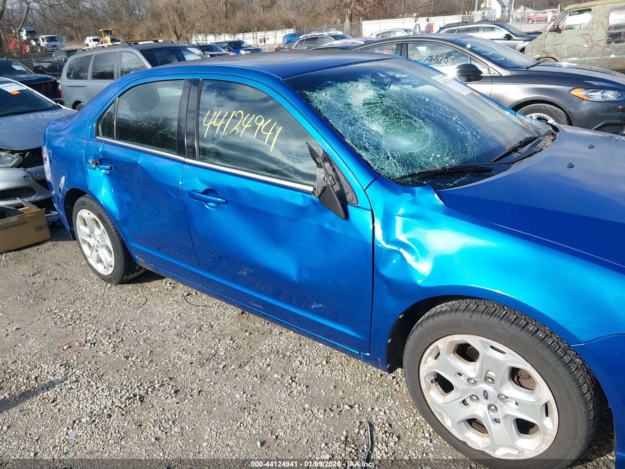 FORD FUSION image 6