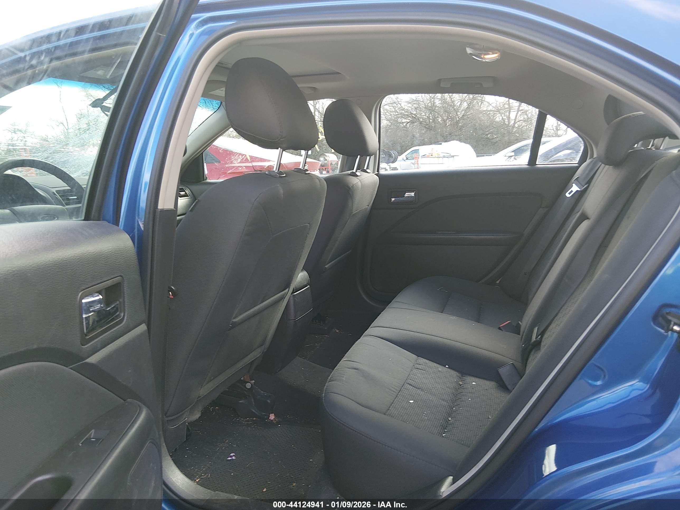 FORD FUSION image 8