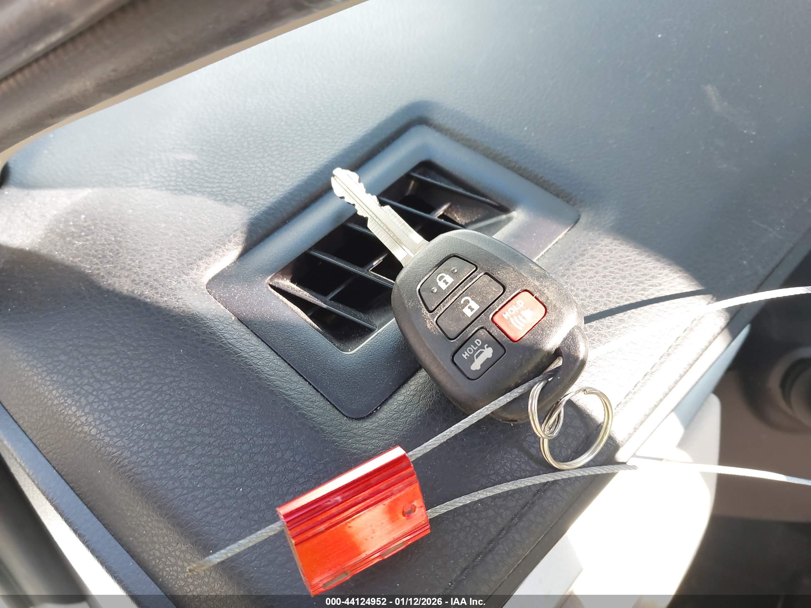 TOYOTA COROLLA image 11