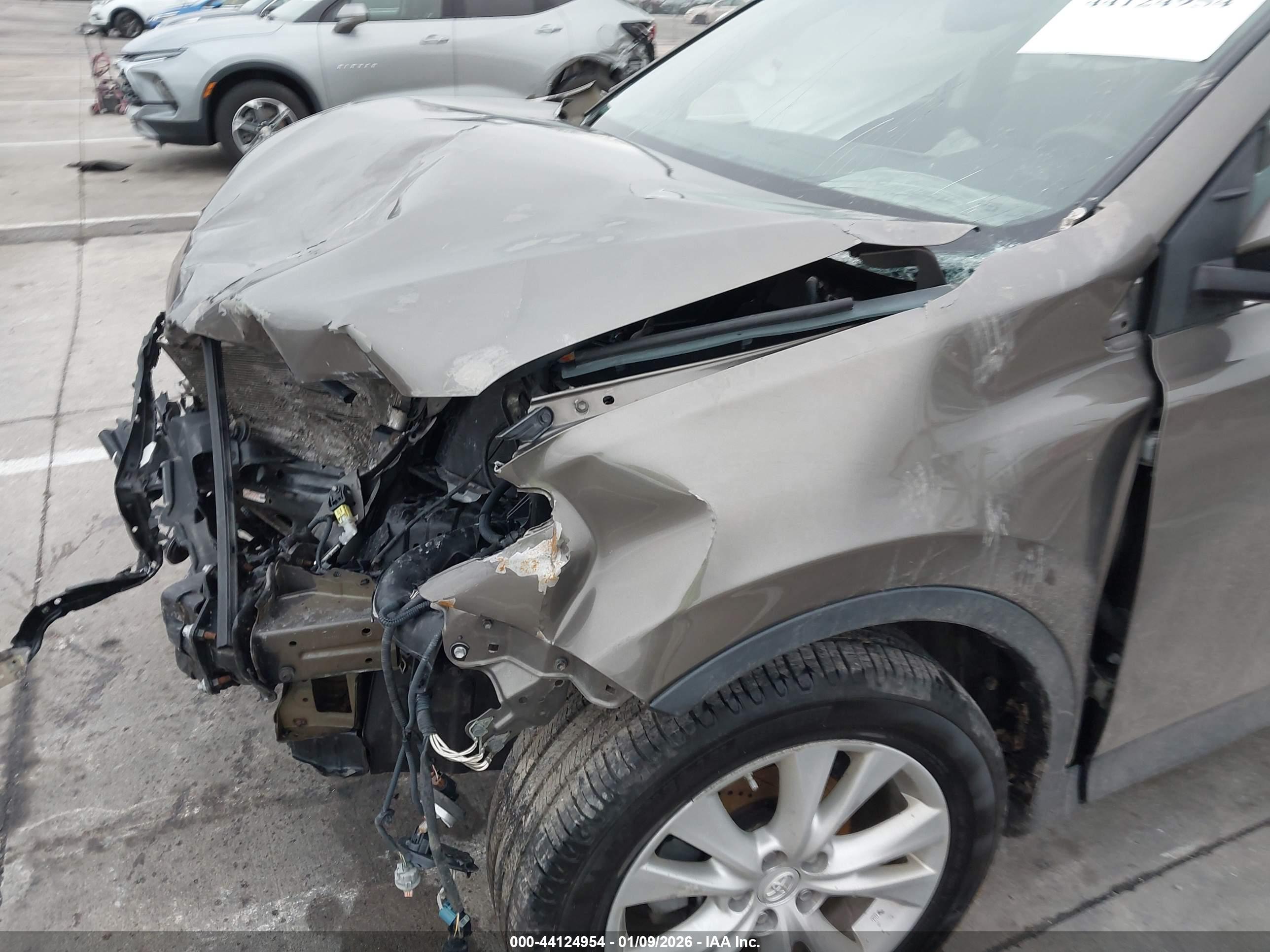 TOYOTA RAV4 image 6
