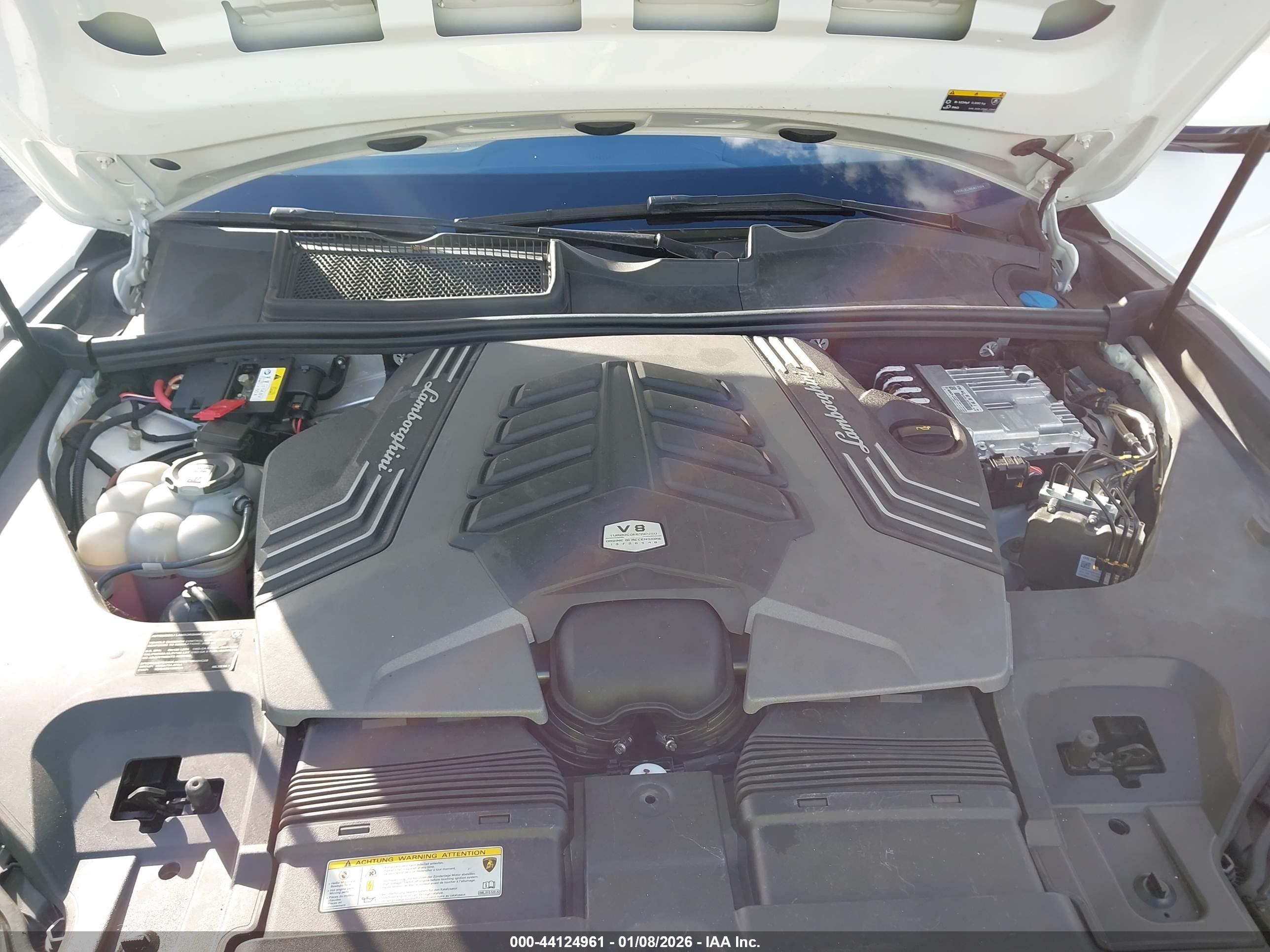 LAMBORGHINI URUS image 10