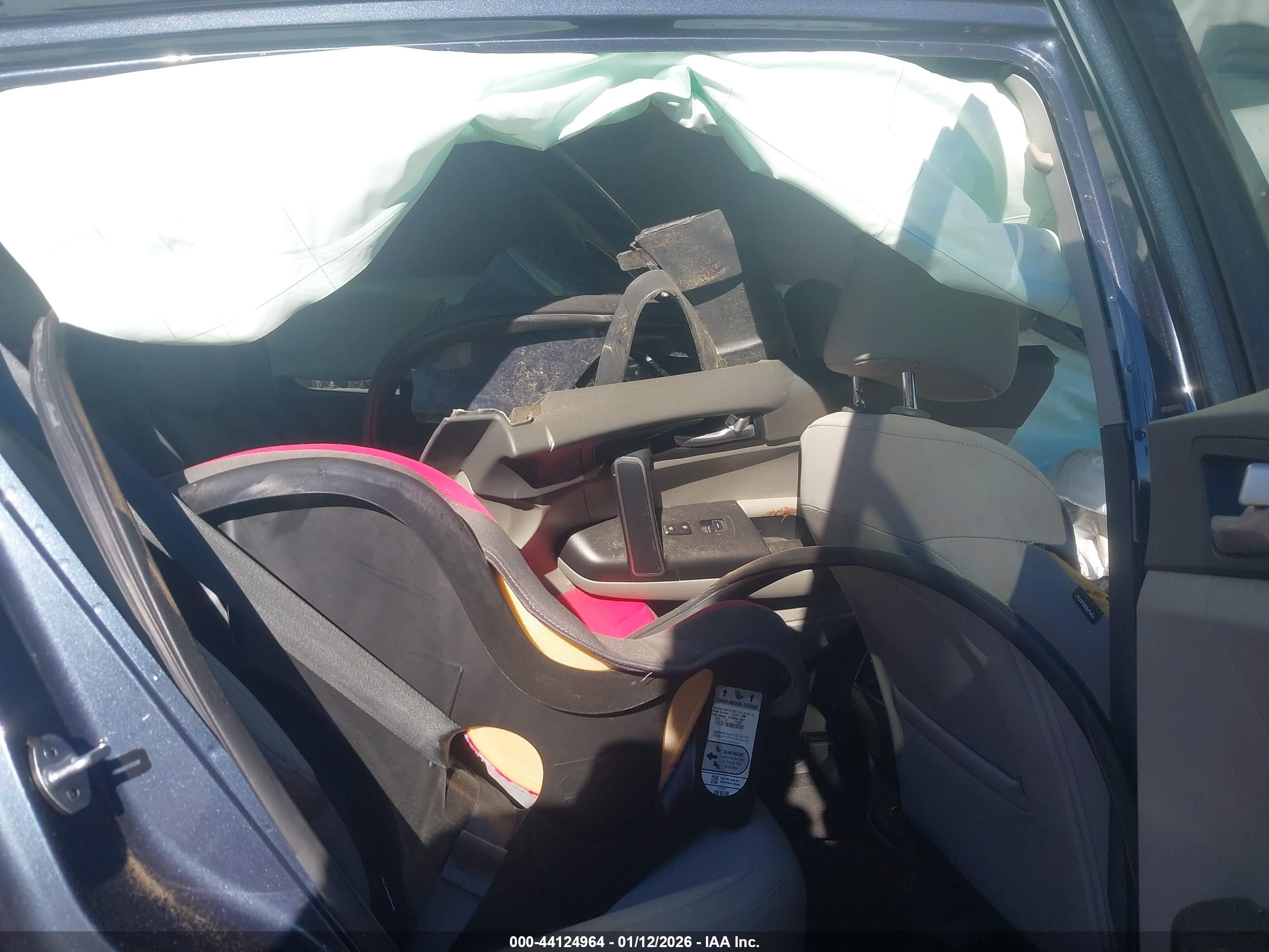 KIA SPORTAGE image 8