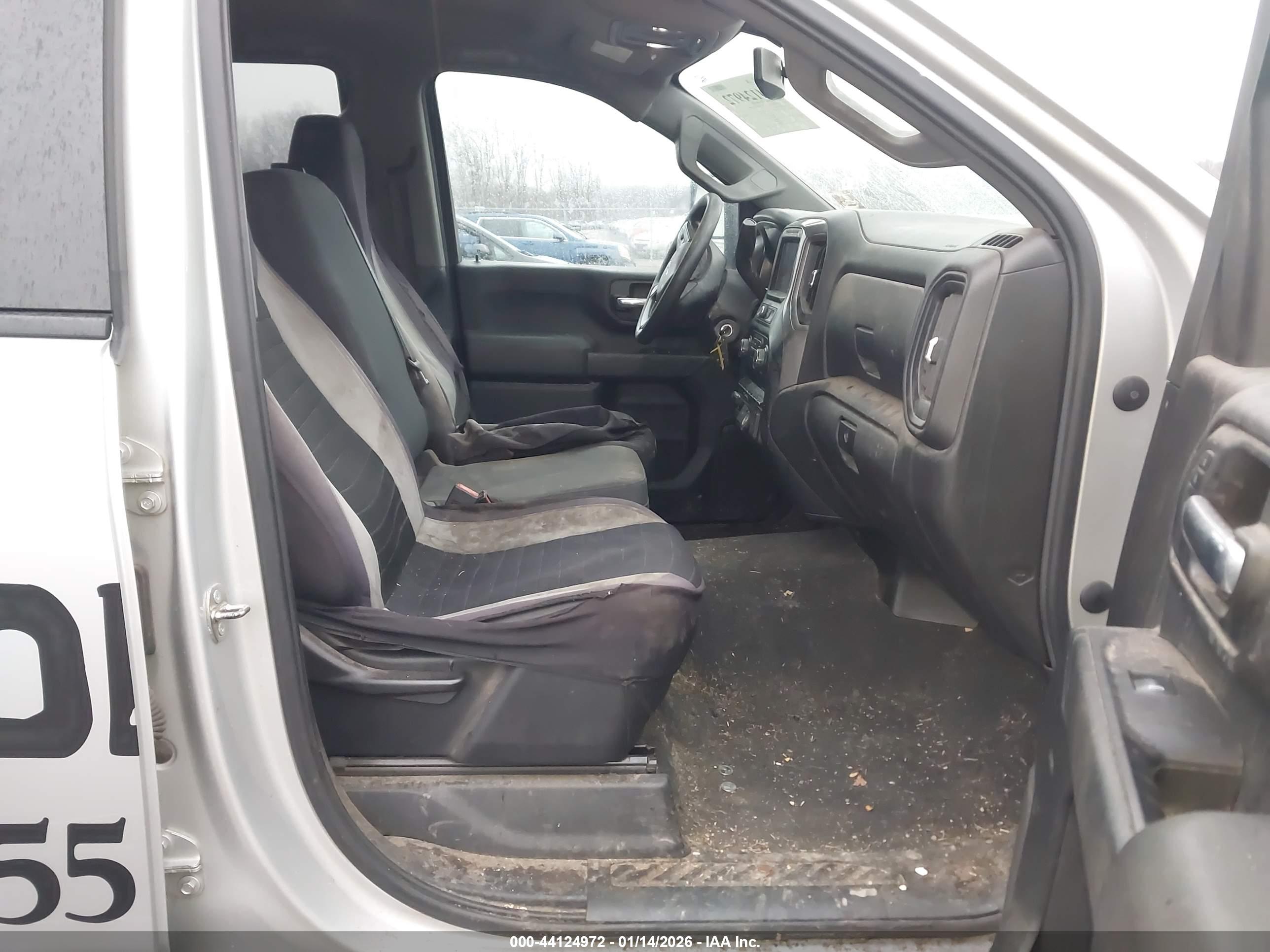 CHEVROLET SILVERADO image 7