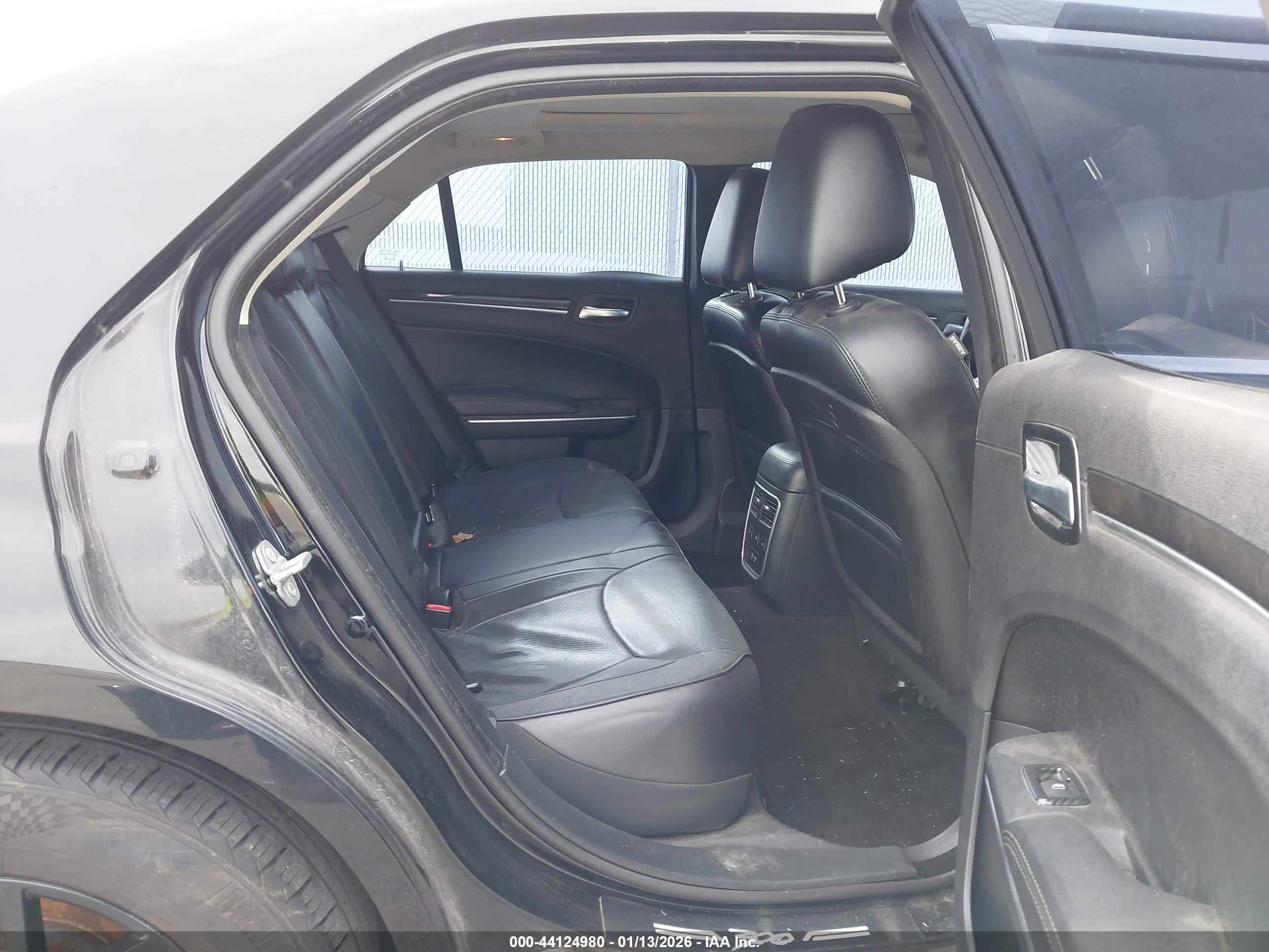 CHRYSLER 300C image 8