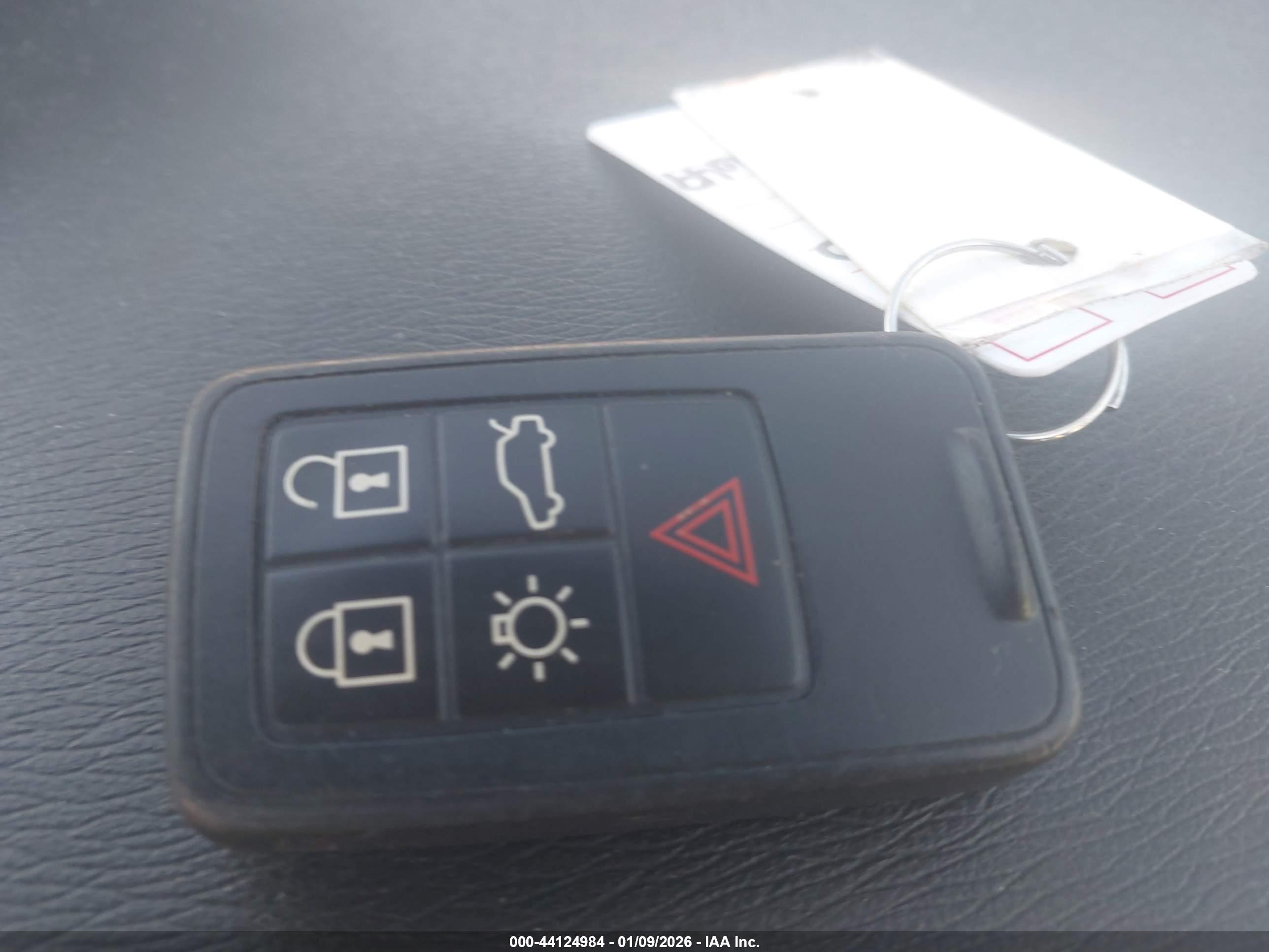 VOLVO V60 image 11