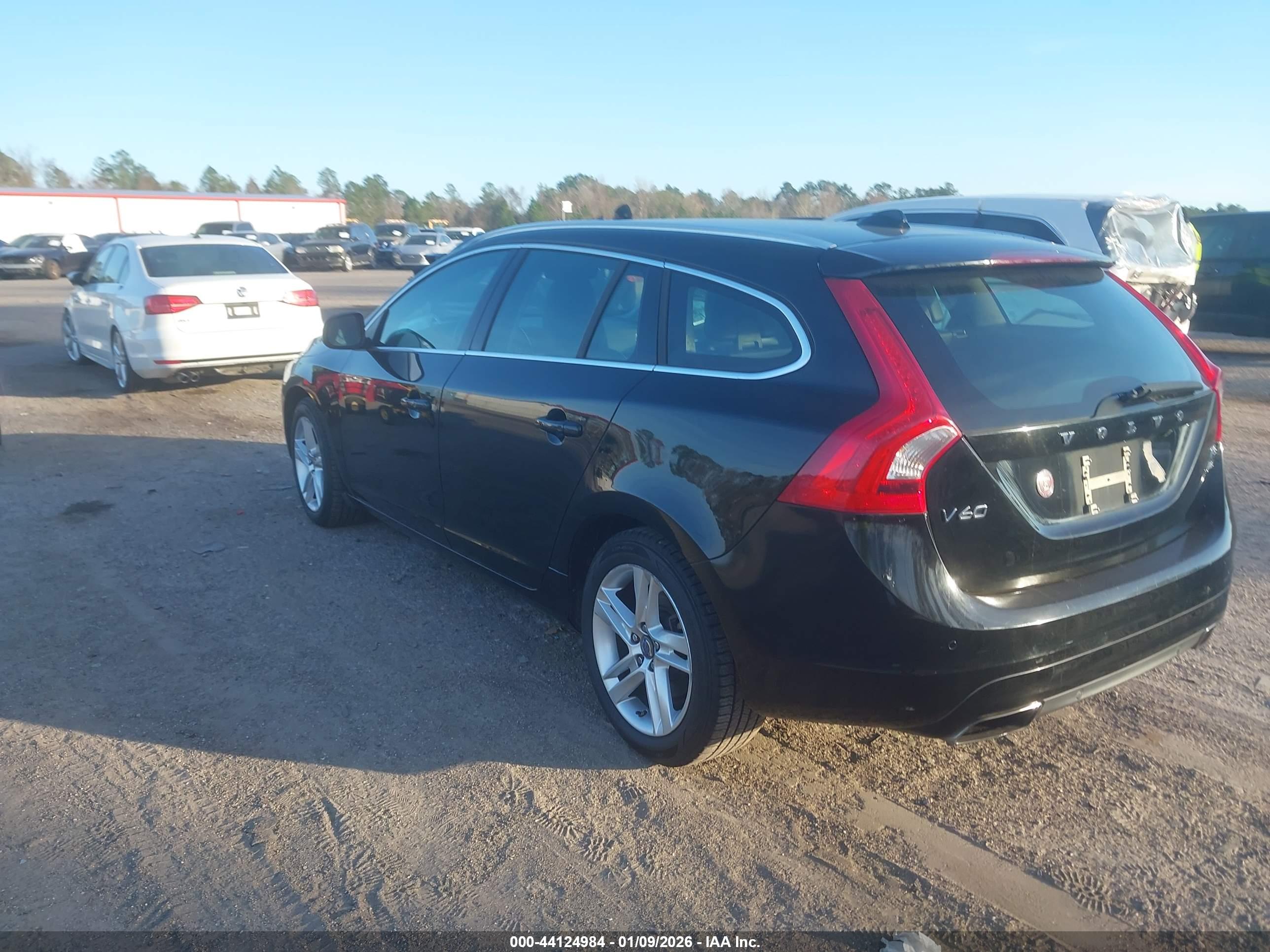 VOLVO V60 image 3