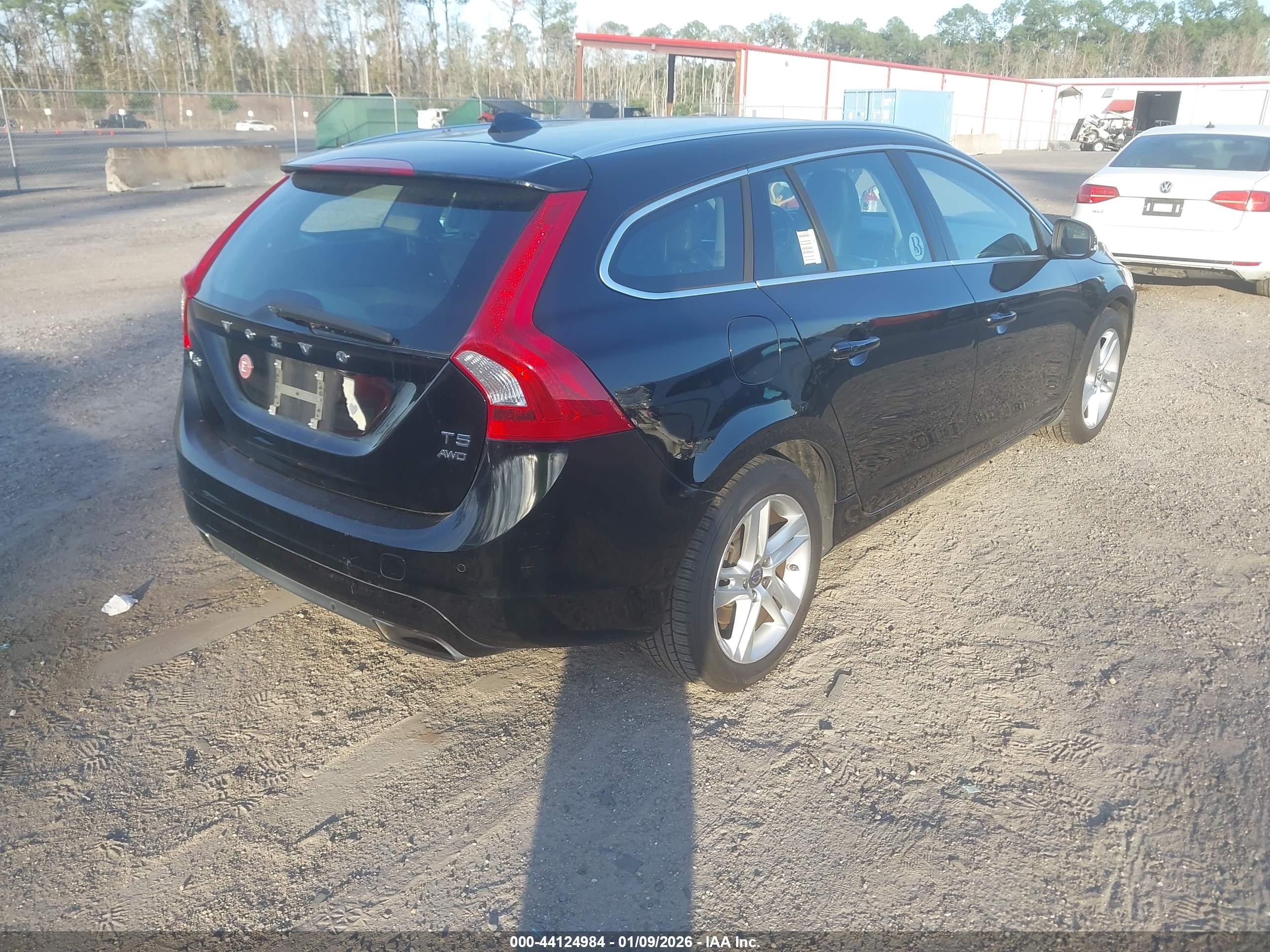 VOLVO V60 image 4