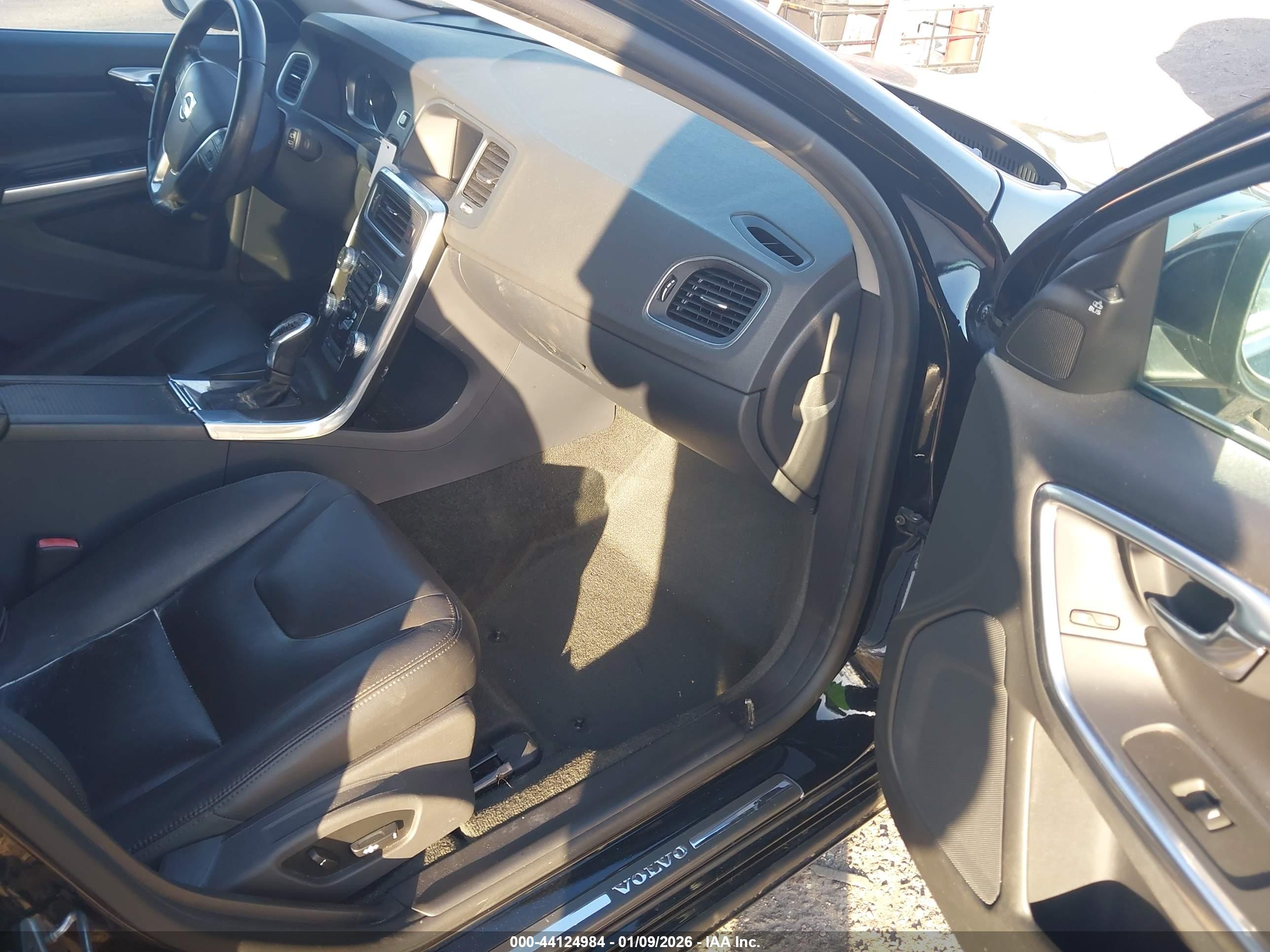 VOLVO V60 image 5