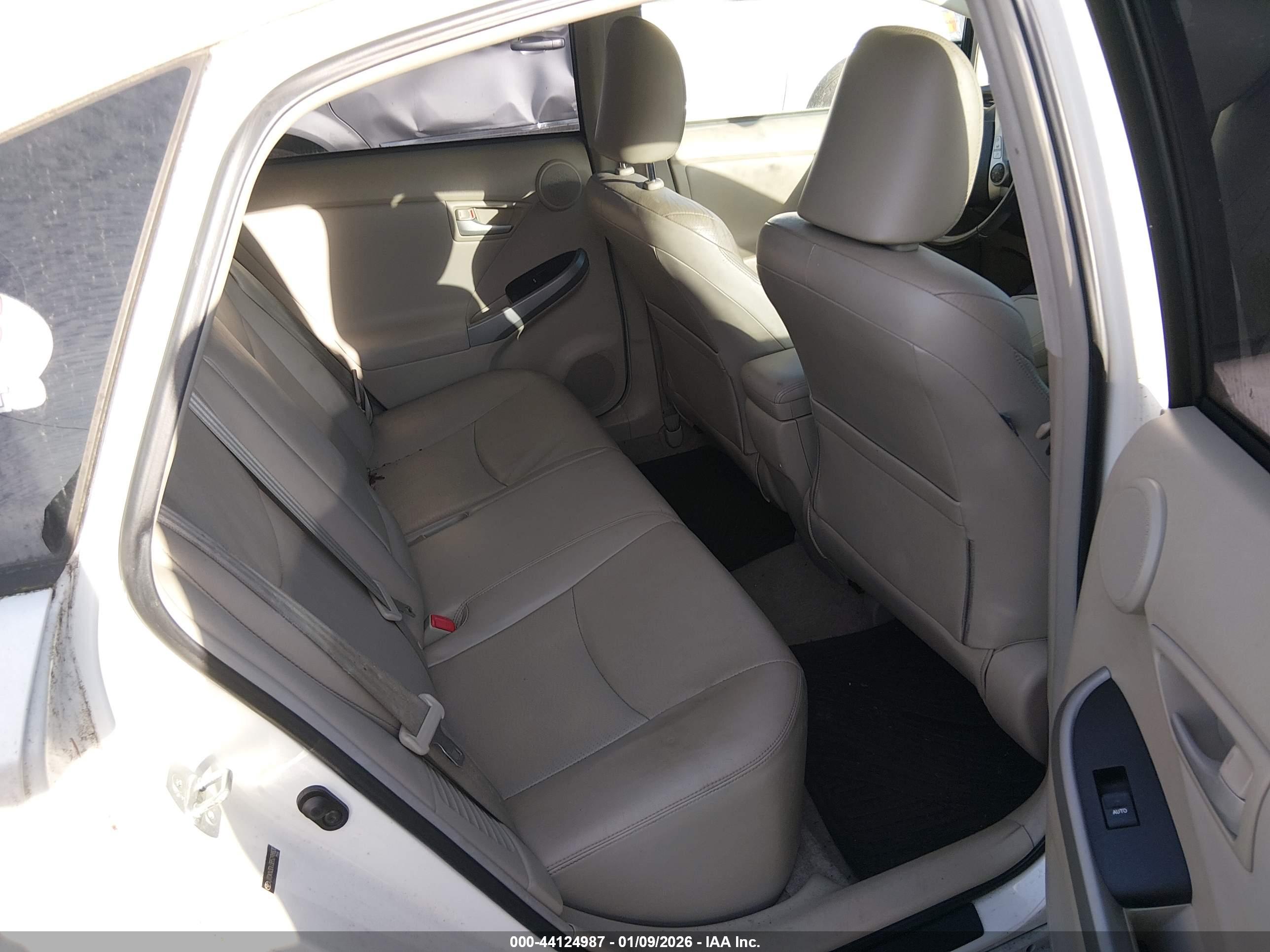 TOYOTA PRIUS image 8